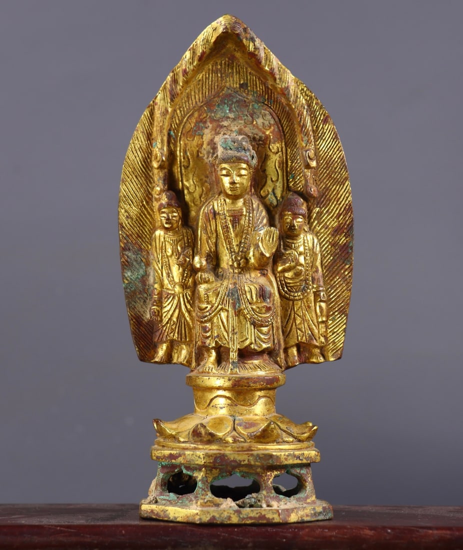 An Exquisite Gilt Bronze Buddha Statue: An Exquisite Gilt Bronze Buddha Statue N.Wei , China Size:6.7inx3.1inx2.6in Weight:513g铜鎏金佛像一尊 北魏时期 Size:17cmx8cmx6.5cm Wei