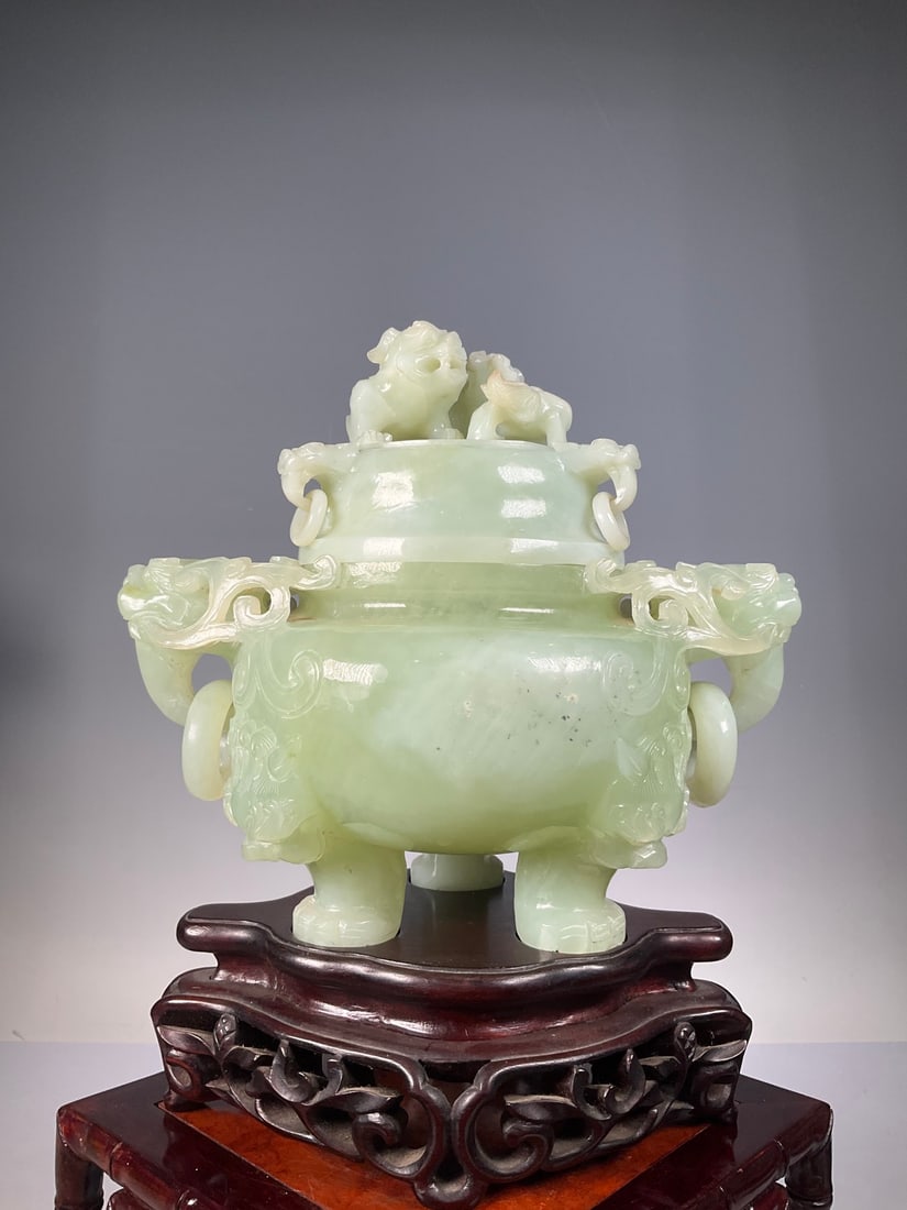 An Exquisite Serpentine Jade Beast-Face Pattern Double-Ears and Tripod Censer: An Exquisite Serpentine Jade Beast-Face Pattern Double-Ears and Tripod Censer Qing Dynasty, China Size:9.8in Size:7.5inx7.9in Weight:2500g岫玉事事如意多஑