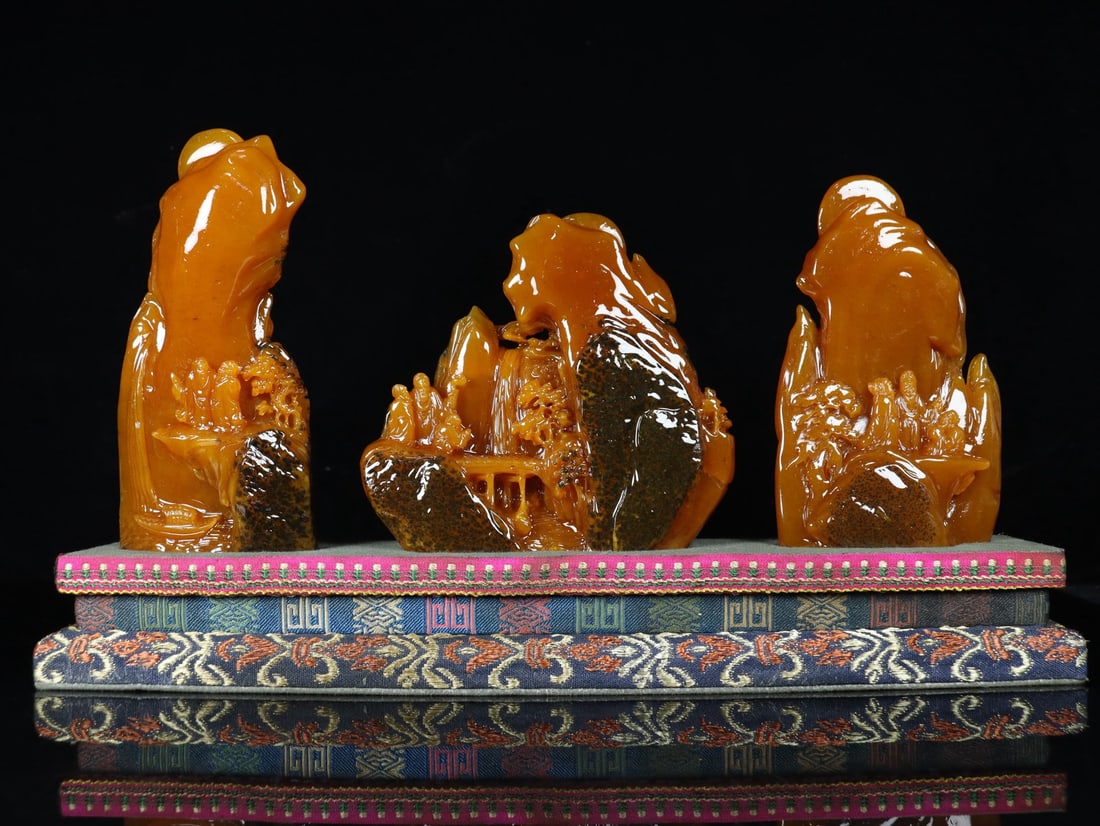 A Set of Fine Tianhuang Stone Character and Story Pattern Ornament: A Set of Fine Tianhuang Stone Character and Story Pattern Ornament Qing Dynasty, China Size:7.9inx14.2inx2.8in Weight:1324g田黄石人物摆件 中国