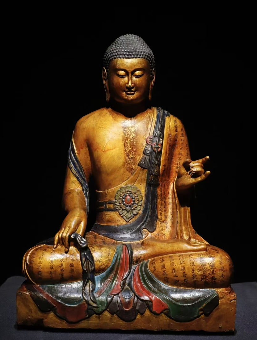 A Exquisite Limestone Gilt Buddha statue Ornament: A Exquisite Limestone Gilt Buddha statue Ornament Ancient Time, China Size:26.8inx18.5inx13.4in青石鎏金彩绘佛像 远古时期 Size:68