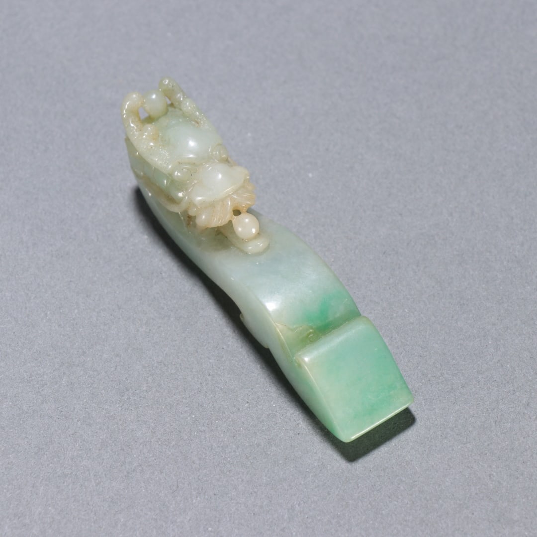 An Exquisite Jadeite Dragon Pattern Hook - 3