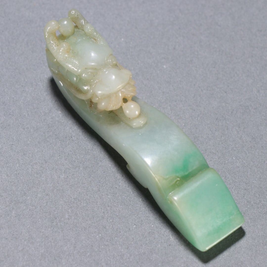 An Exquisite Jadeite Dragon Pattern Hook - 4