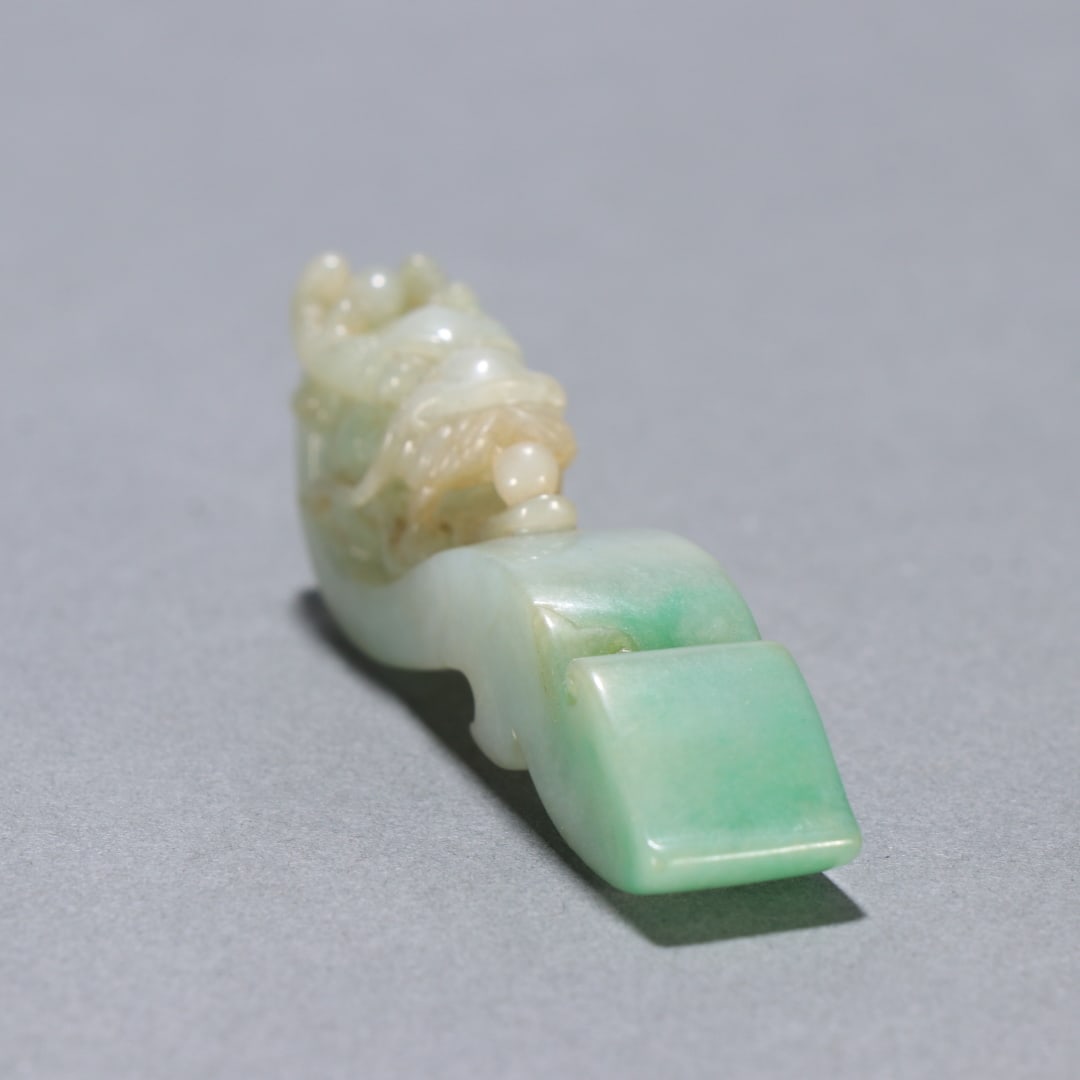 An Exquisite Jadeite Dragon Pattern Hook - 5