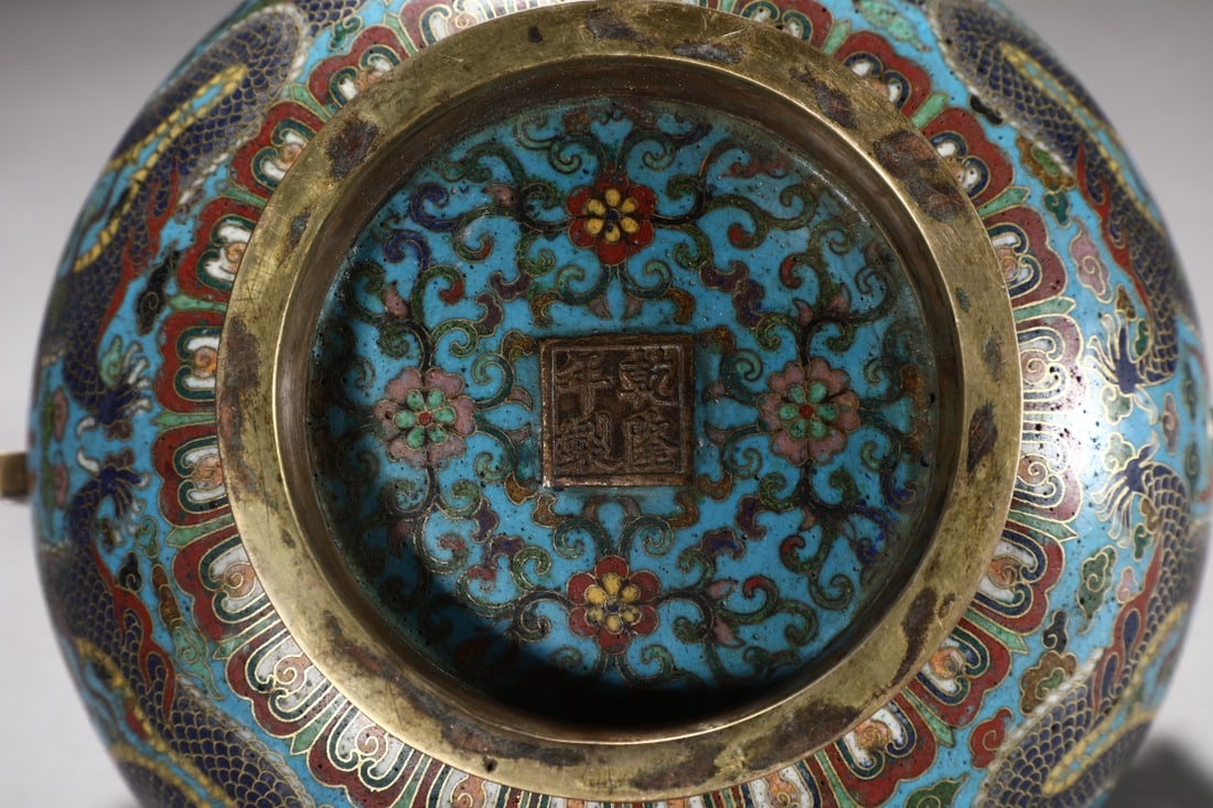 An Exquisite Cloisonne Lotus Pattern Dragon Pattern Double-Ears Jar - 9