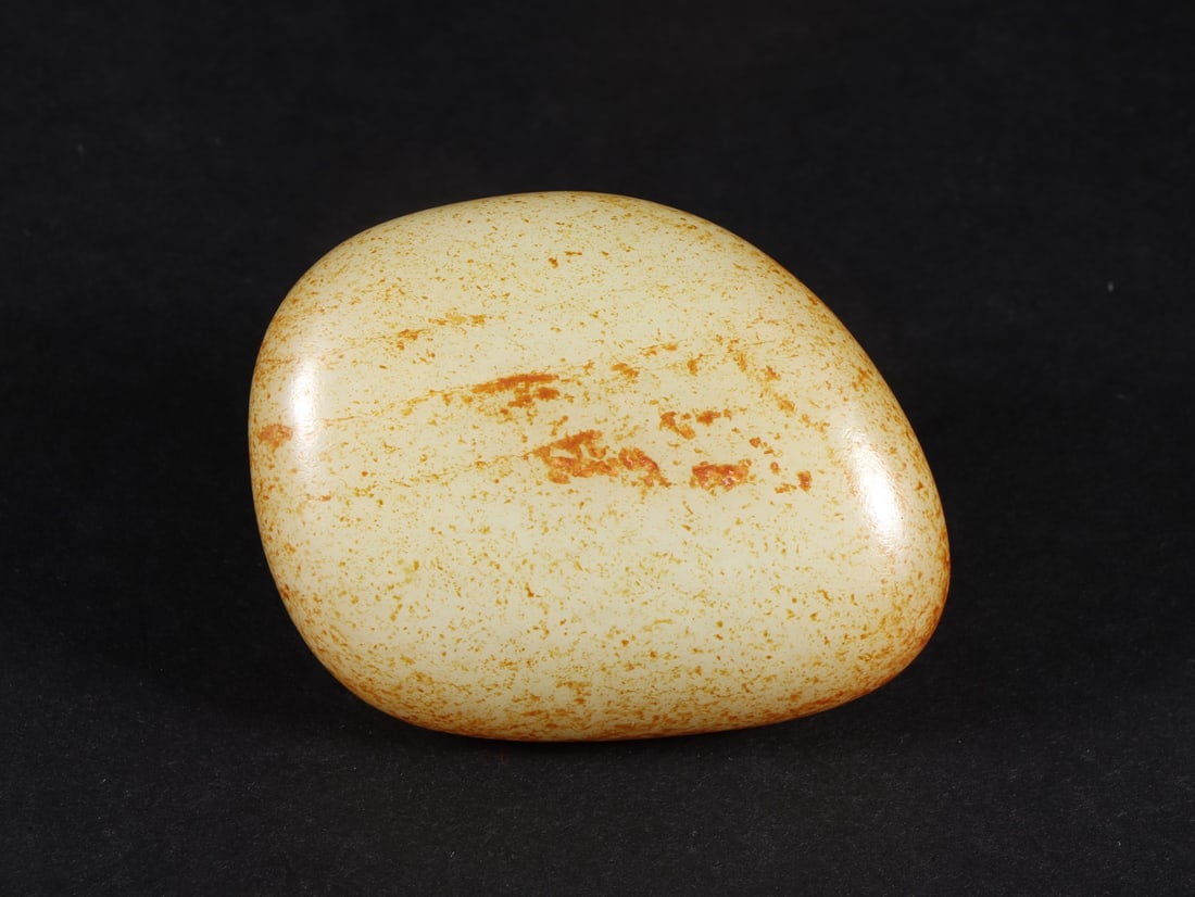 An Exquisite White Jade Ornament: An Exquisite White Jade Ornament Qing Dynasty, China Size:2.7inx2inx0.9in Weight:144g白玉摆件 中国清代 Size:6.8cmx5.1cmx2.3cm Weight:144g