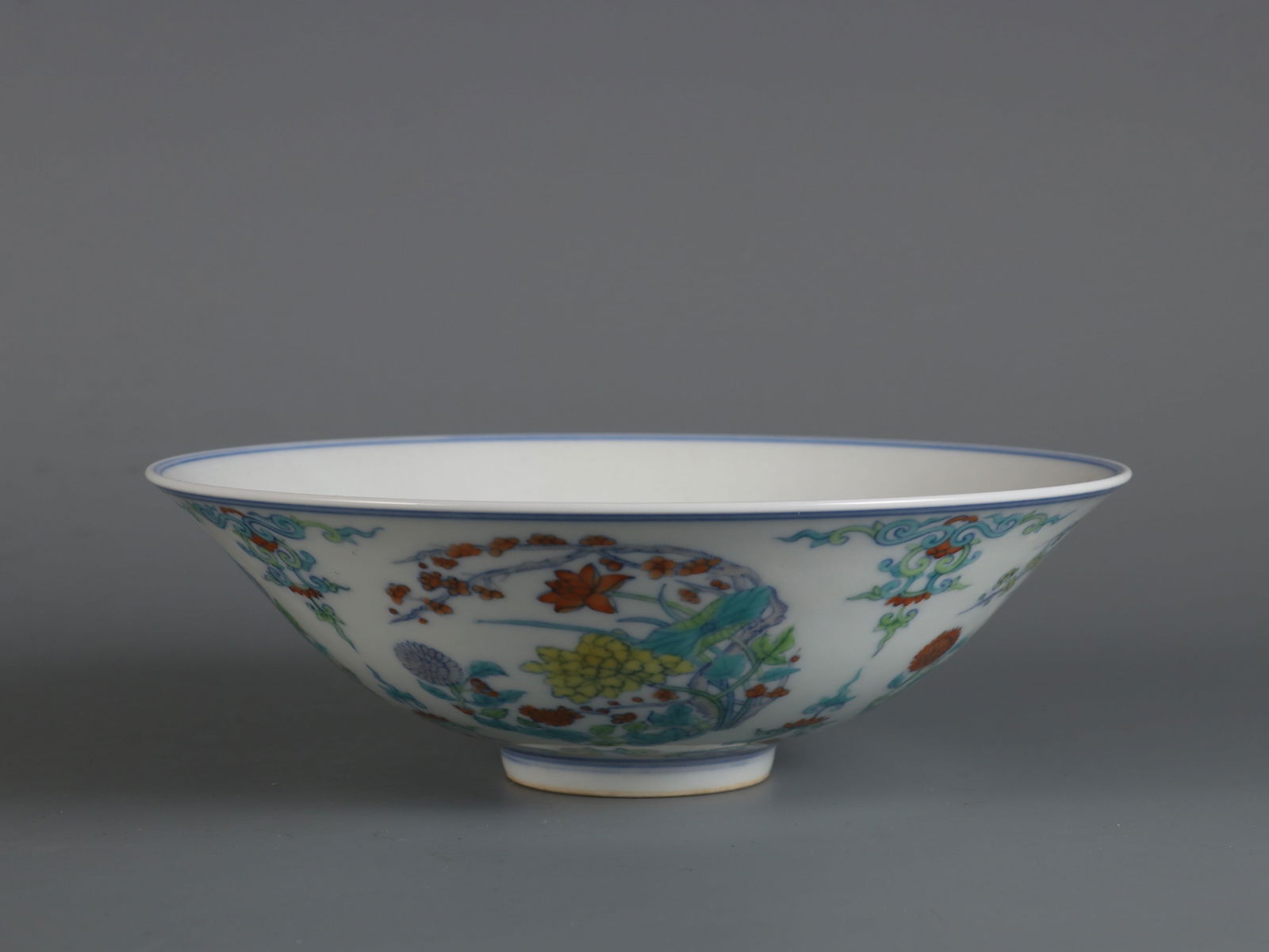 An Exquisite Doucai Flower Pattern Bowl - 4