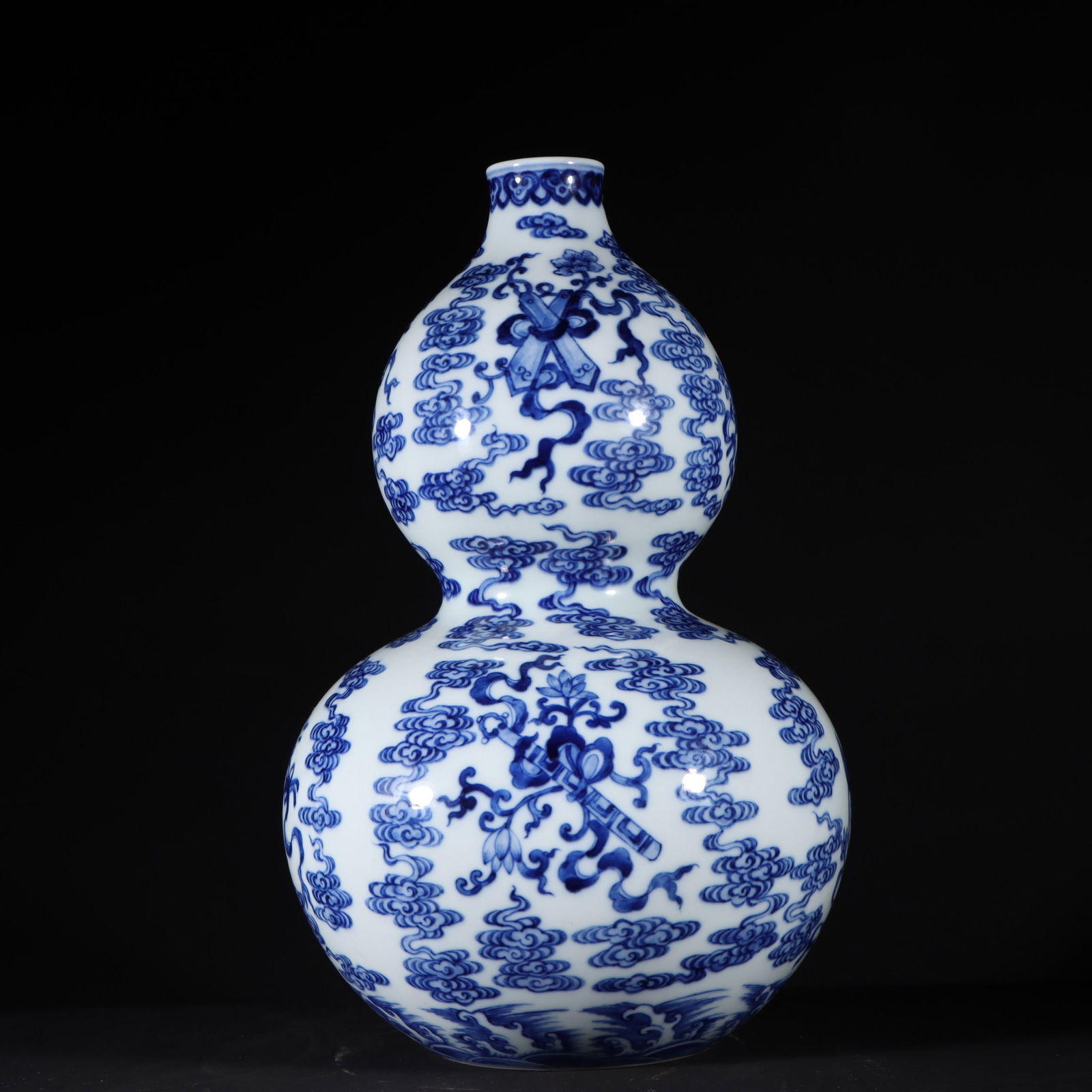 An Exquisite Blue and White Eight Treasures Pattern Seawater Pattern Gourd-Shaped Vase: An Exquisite Blue and White Eight Treasures Pattern Seawater Pattern Gourd-Shaped Vase Qing Dynasty, China Qianlong Six-character Mark Size:12.3inx7.7in青花暗八仙纹