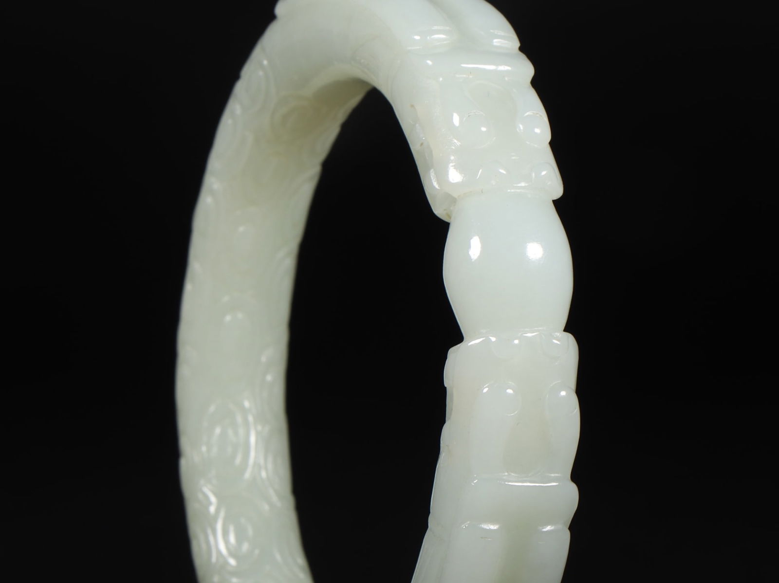 An Exquisite White Jade Dragon Pattern Bracelets - 4
