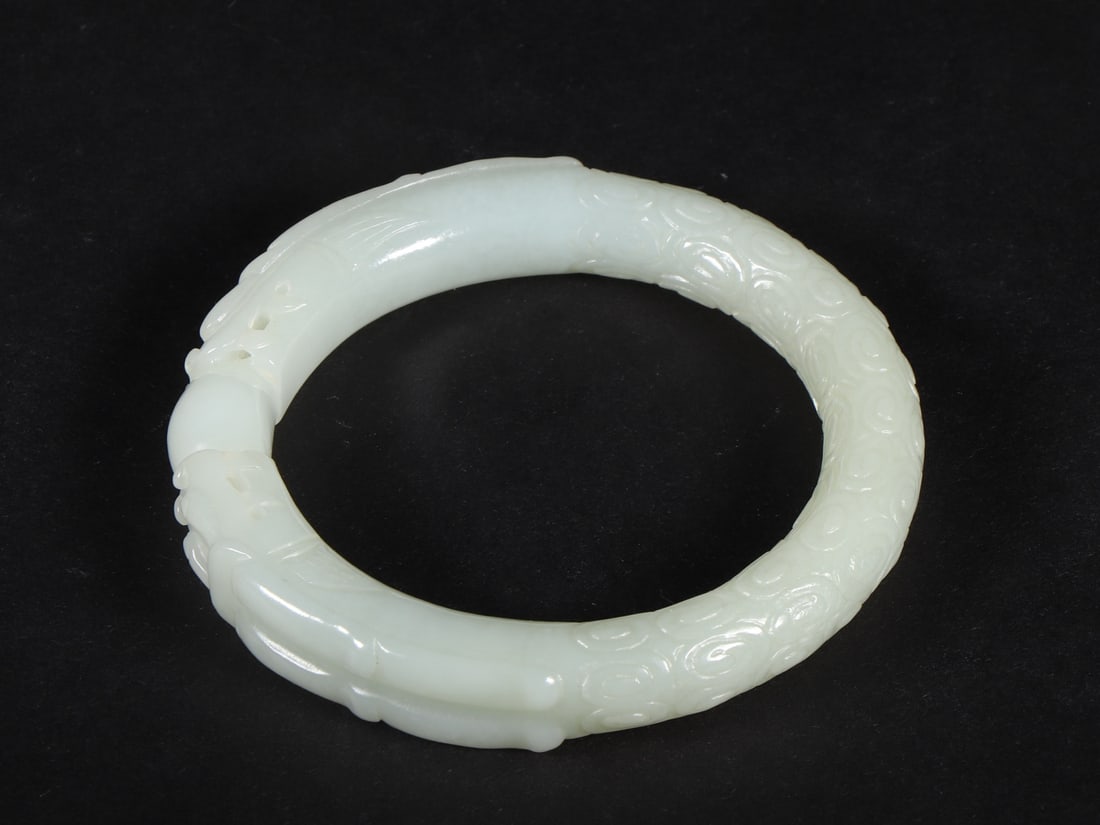 An Exquisite White Jade Dragon Pattern Bracelets - 9
