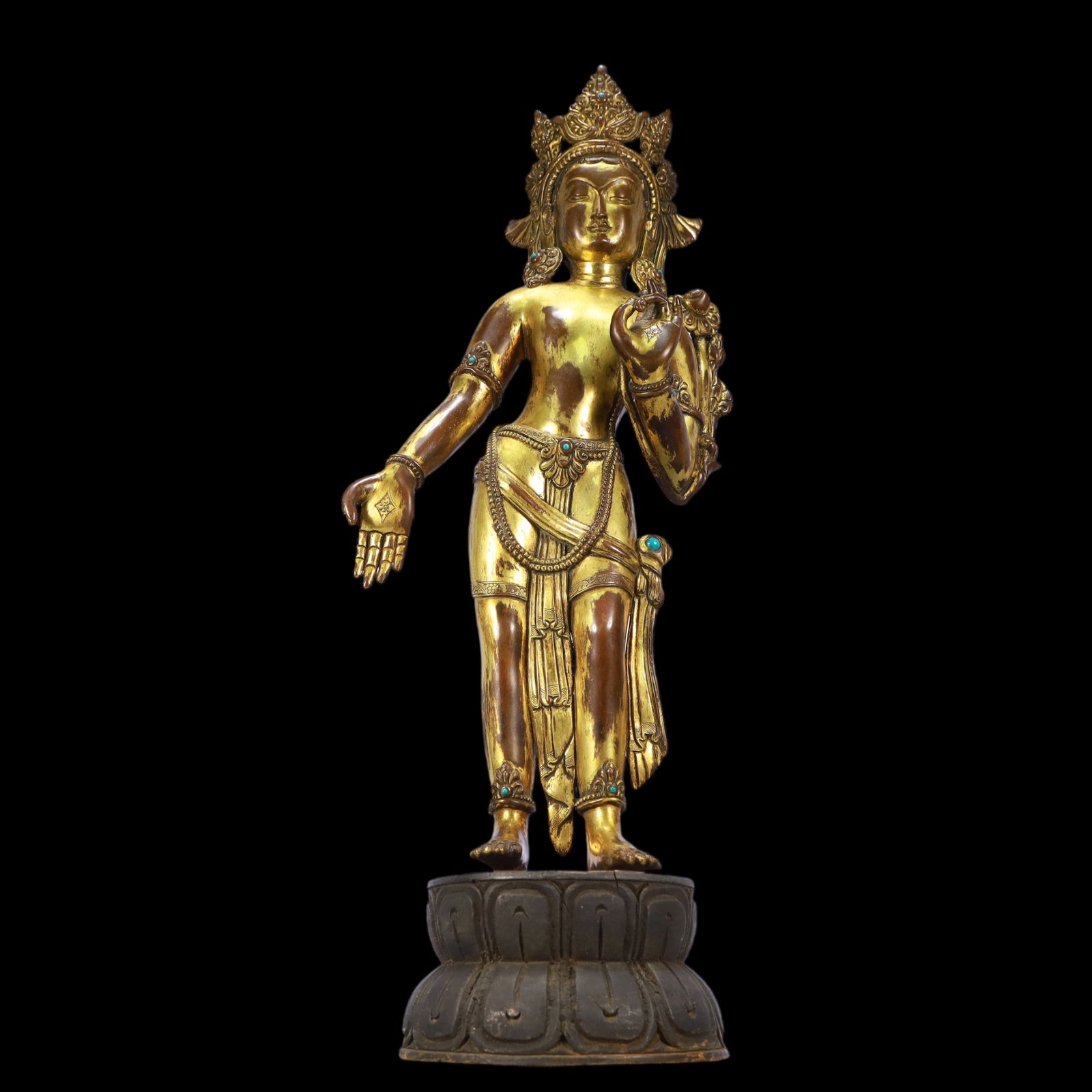 A Exquisite Gilt Bronze Statue of Avalokitesvara: A Exquisite Gilt Bronze Statue of Avalokitesvara Ming Dynasty, China Size:7.1inx5.9inx20.9in Weight:9400g铜鎏金观音 中国明代 Size:18cmx15cmx53cm