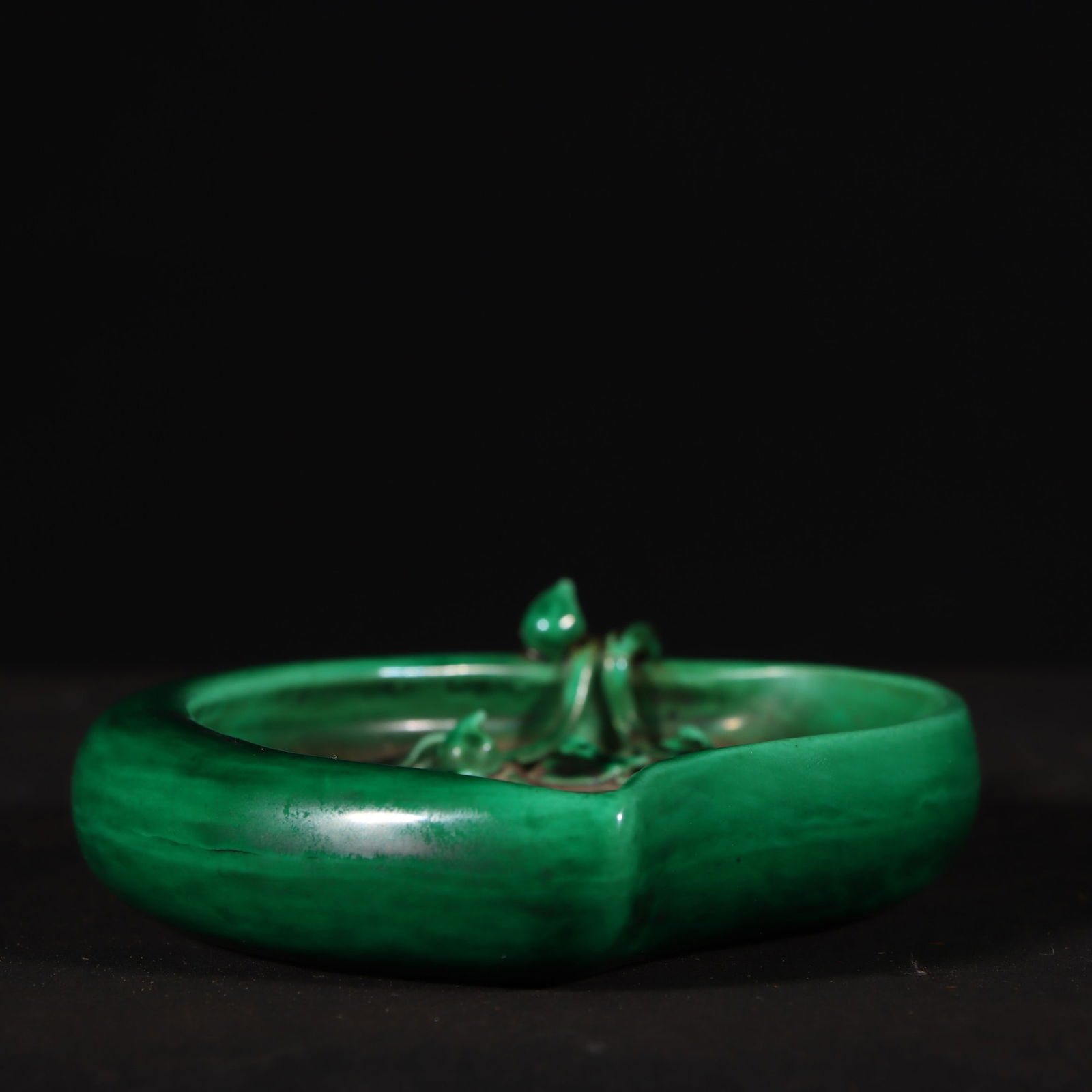 An Exquisite Green Glazed Flower and Fruit Pattern Brush Washer: An Exquisite Green Glazed Flower and Fruit Pattern Brush Washer Qing Dynasty, China Qianlong Six-character Mark Size:1inx4.2in绿釉桃形洗 中国清代