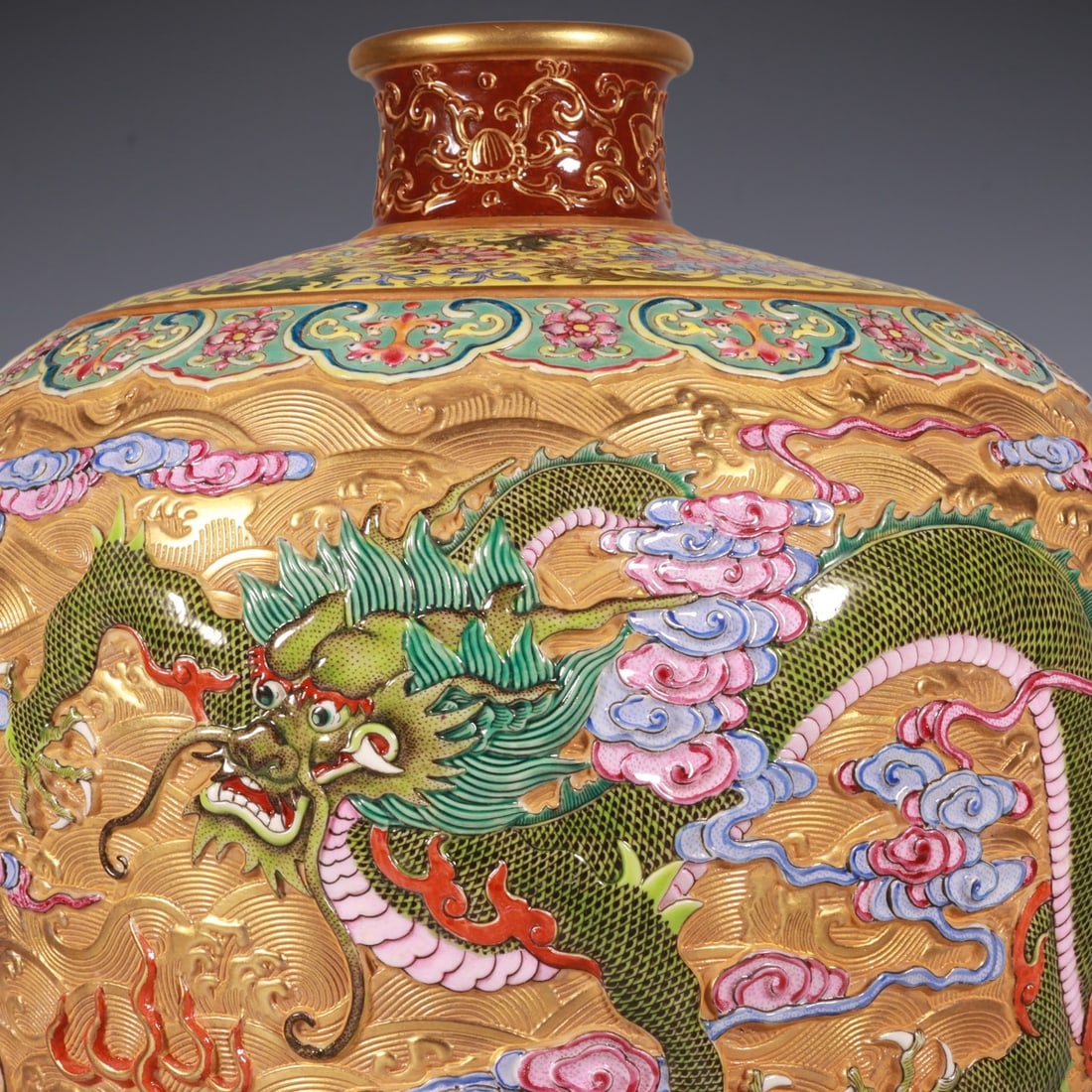 An Exquisite Enamel Seawater Pattern Dragon Pattern Lotus Pattern Vase - 2