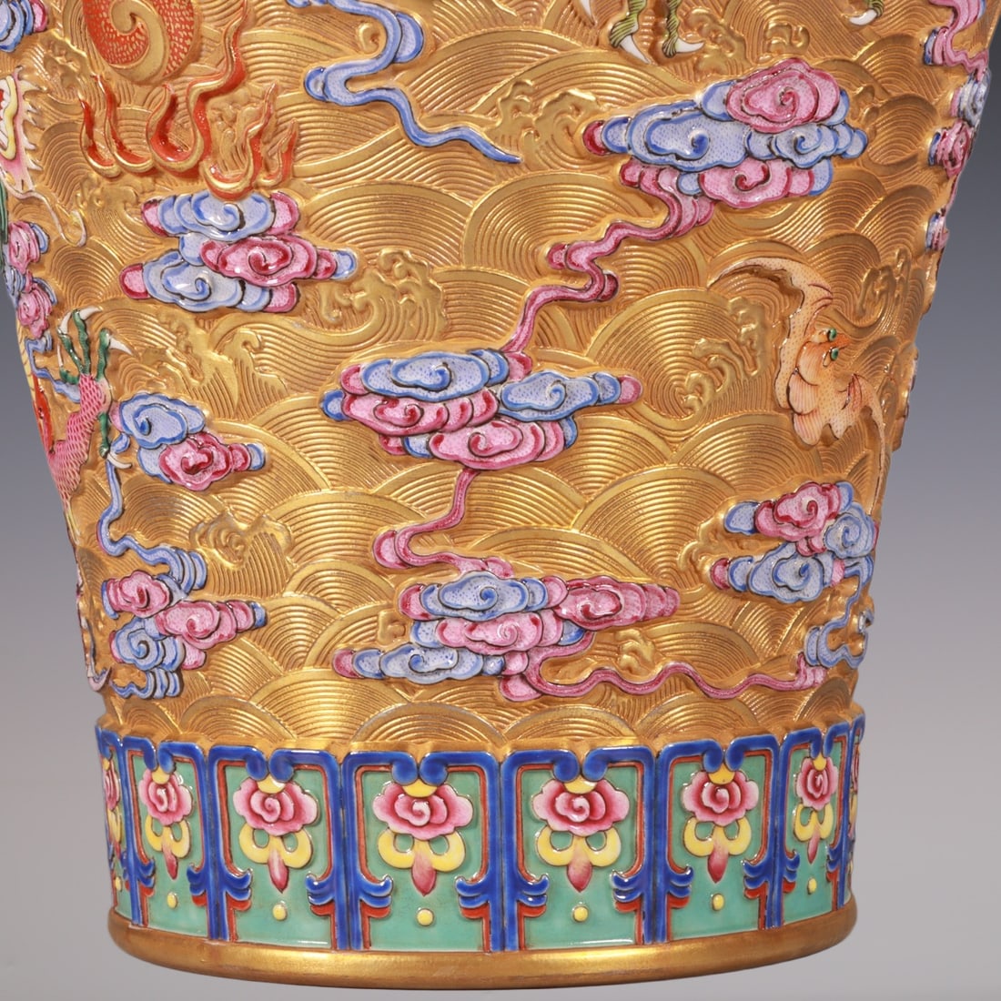 An Exquisite Enamel Seawater Pattern Dragon Pattern Lotus Pattern Vase - 3