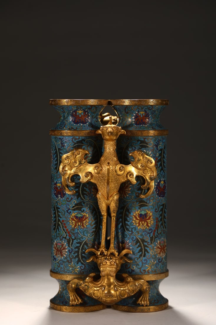 An Exquisite Cloisonne Lotus Pattern Dragon and Phoenix Pattern Vase: An Exquisite Cloisonne Lotus Pattern Dragon and Phoenix Pattern Vase Qing Dynasty, China Size:12inx6.9in Weight:5000g景泰蓝英雄双联瓶 中国&#