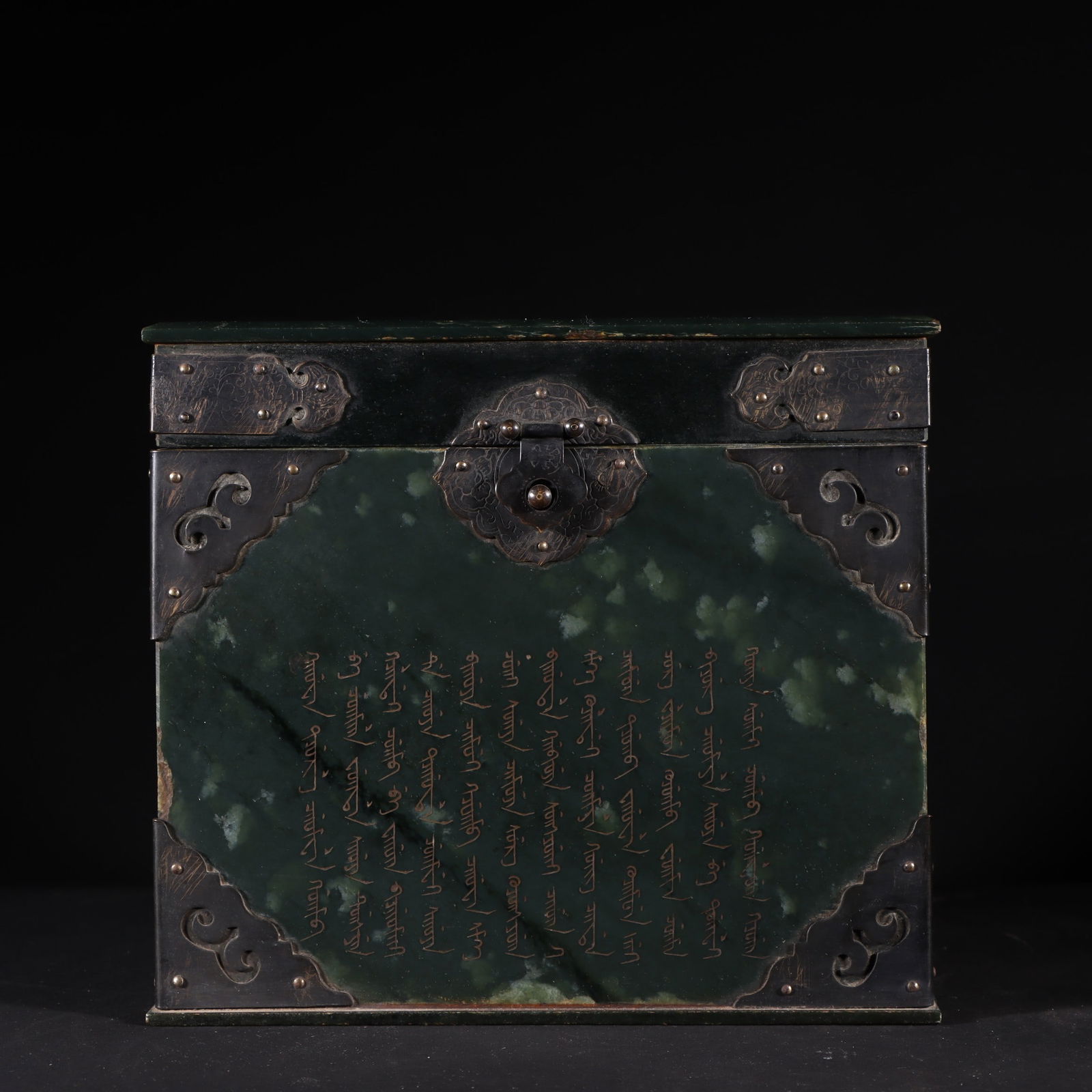 An Exquisite White Jade Dragon Pattern Seal