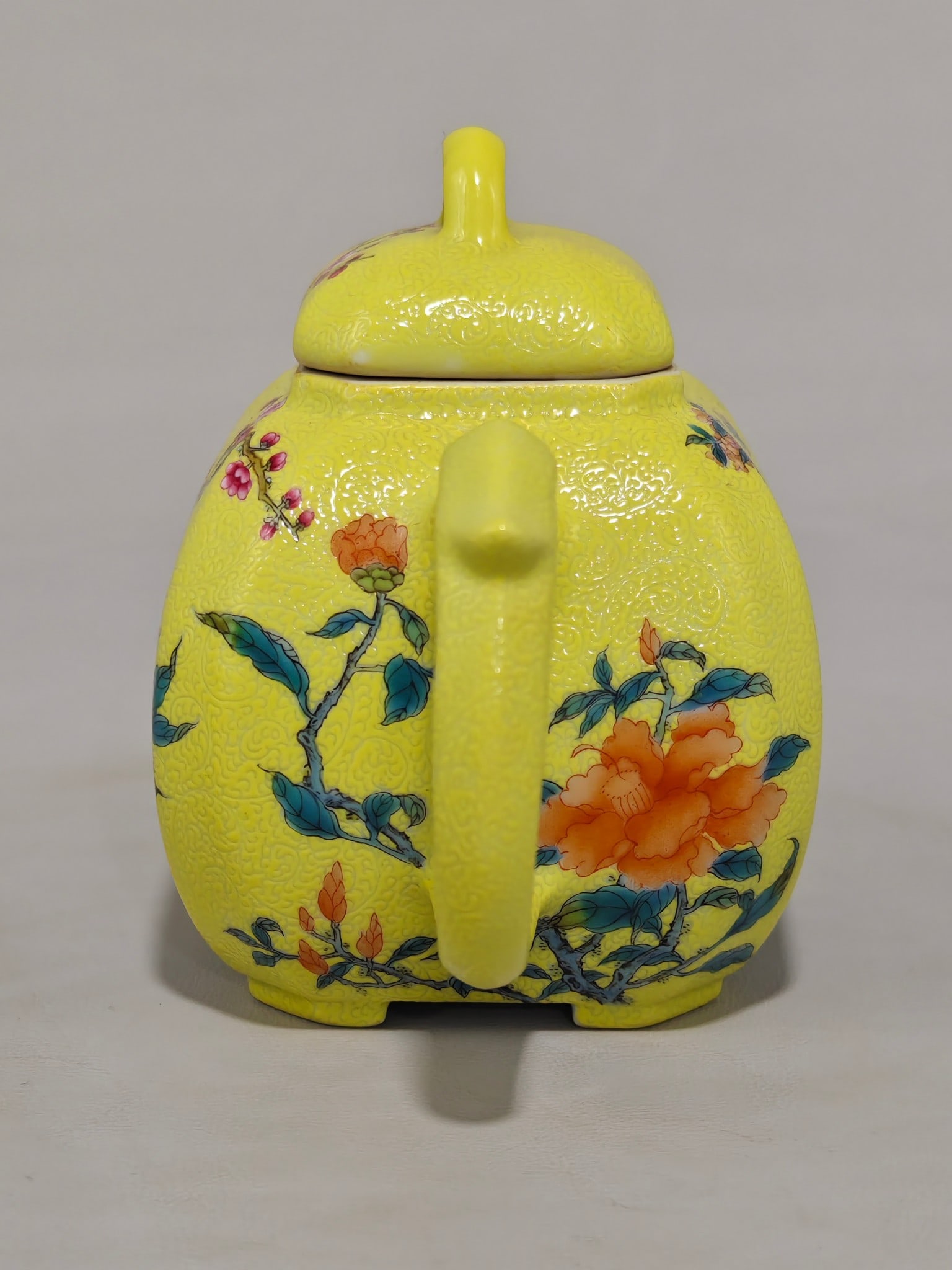 An Exquisite Enamel Flower Pattern Teapot - 4