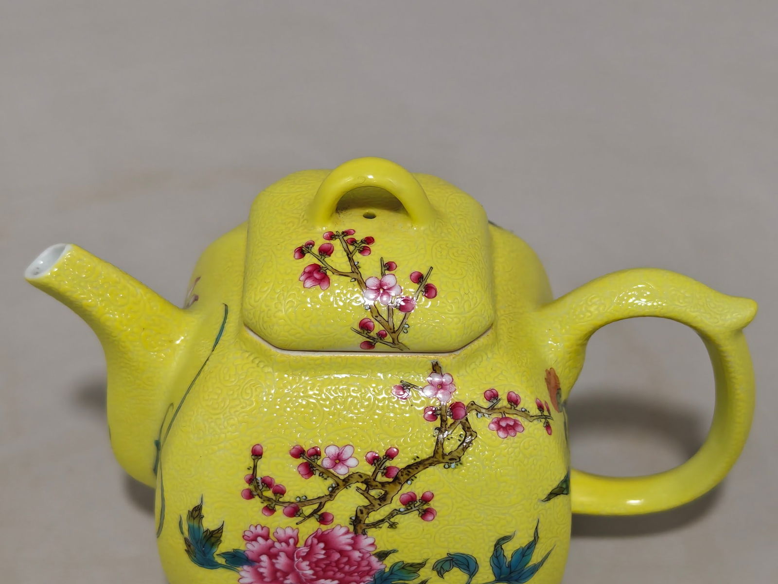 An Exquisite Enamel Flower Pattern Teapot - 5