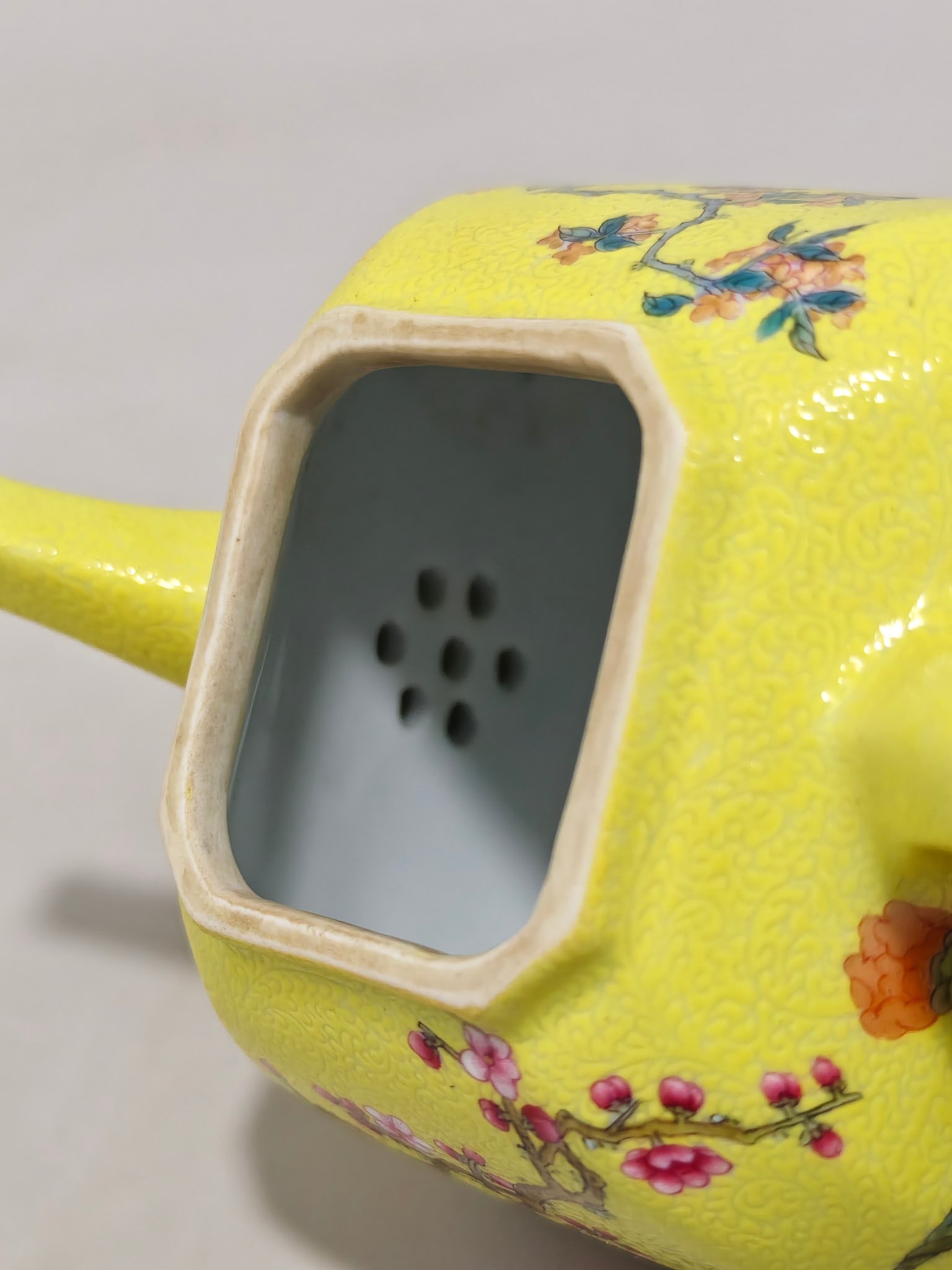 An Exquisite Enamel Flower Pattern Teapot - 7