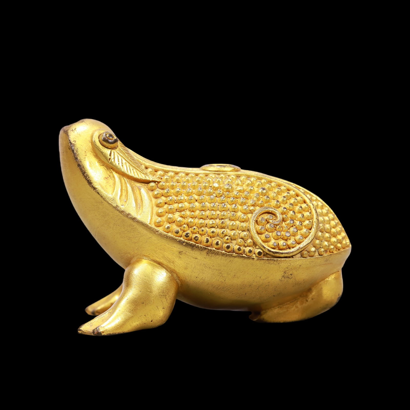 A Exquisite Gilt Bronze Frog Ornament: A Exquisite Gilt Bronze Frog Ornament Ming Dynasty, China Size:4.3inx2.6inx2.8in Weight:750g铜鎏金青蛙摆件 中国明代
