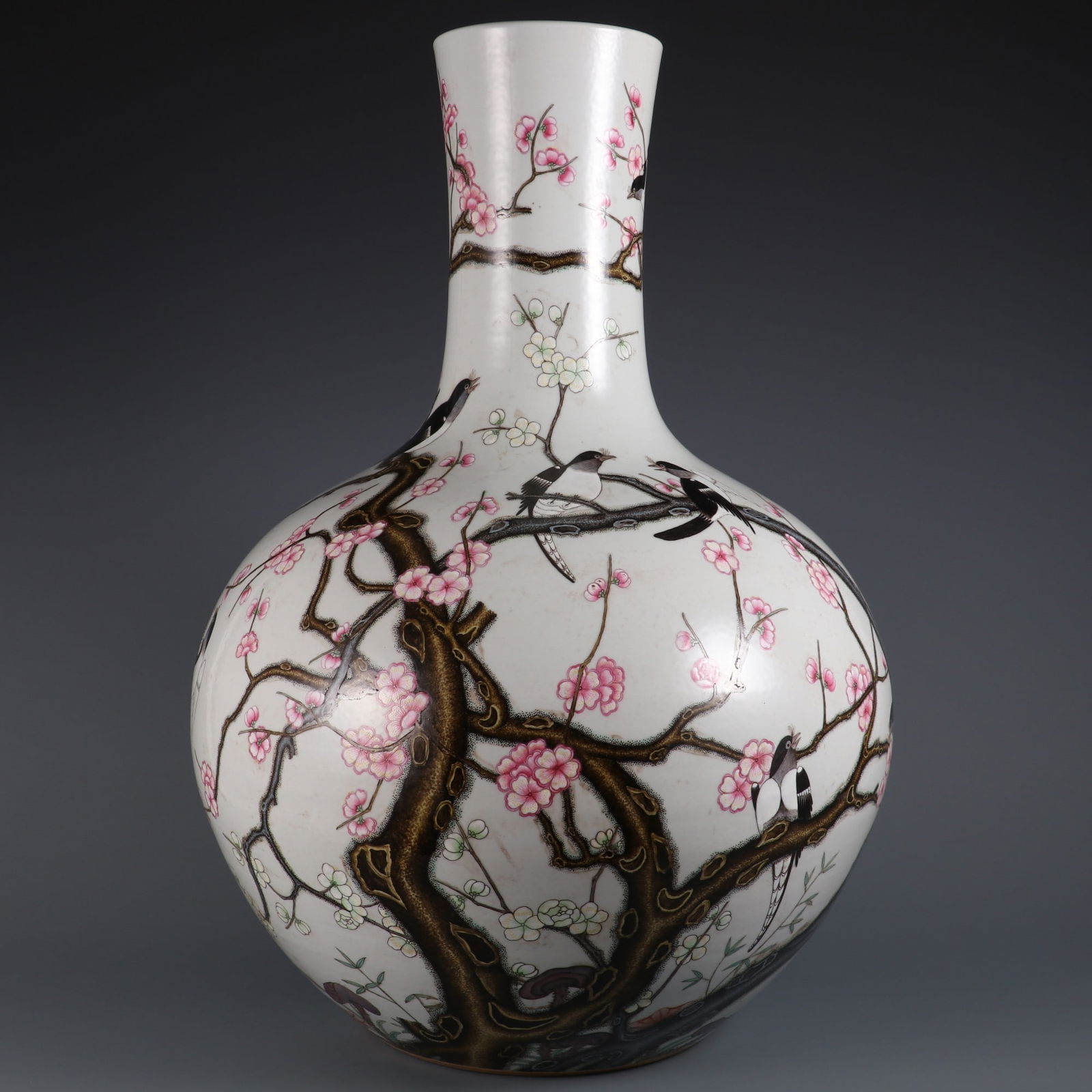 An Exquisite Famille-Rose Flower and Bird Pattern Vase (1 of 11)