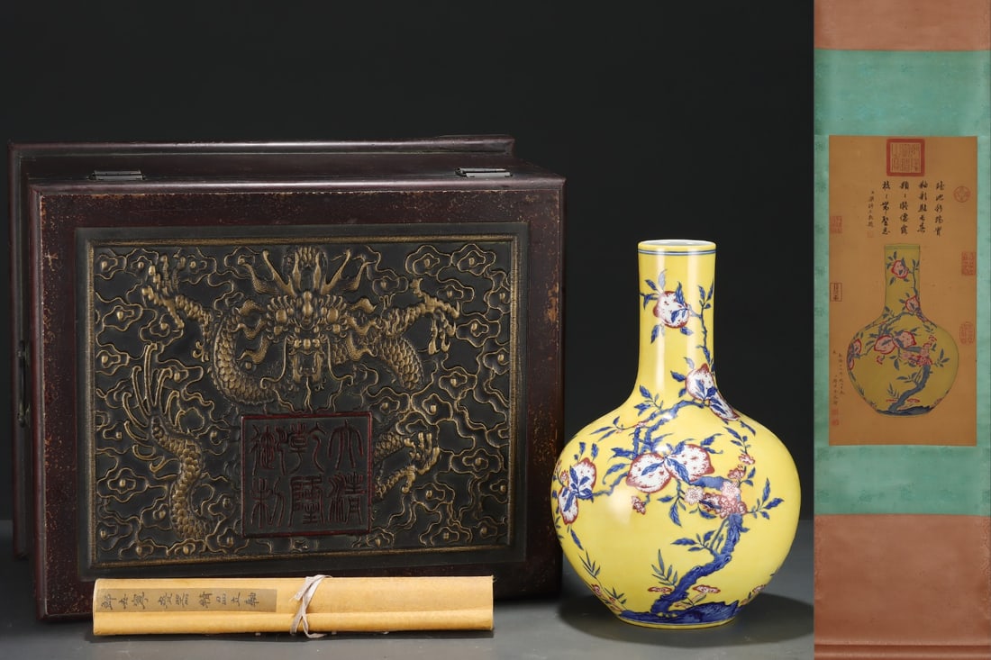 An Exquisite Blue and White Underglaze-Red Melon and Fruit Pattern Vase: An Exquisite Blue and White Underglaze-Red Melon and Fruit Pattern Vase Qing Dynasty, China Qianlong Six-character Mark Without frame Size:24.4inx11.8in Size:13.9inx9.3in黄地青഑