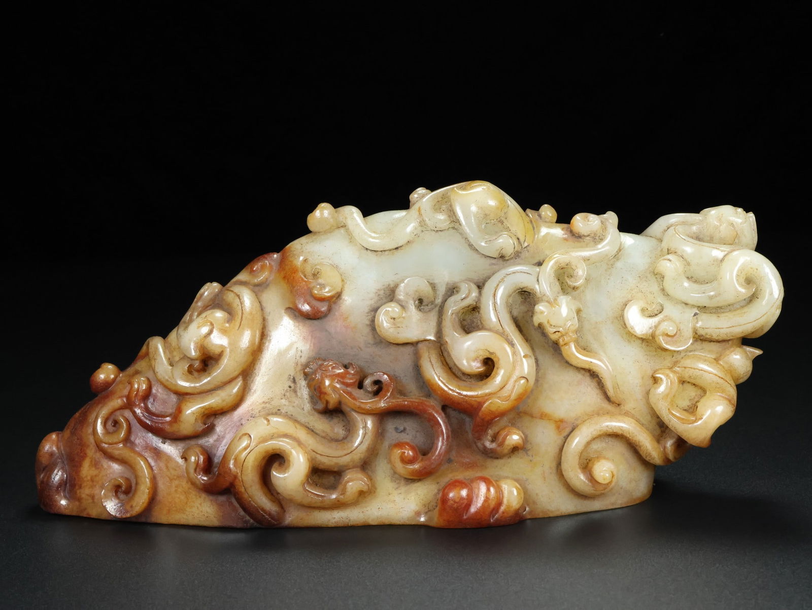 An Exquisite White Jade Chi-Dragon Pattern Ornament: An Exquisite White Jade Chi-Dragon Pattern Ornament Han Dynasty, China Size:3.7inx8.9inx2.2in Weight:1.7kg白玉螭龙高浮雕摆件 中国ĕ