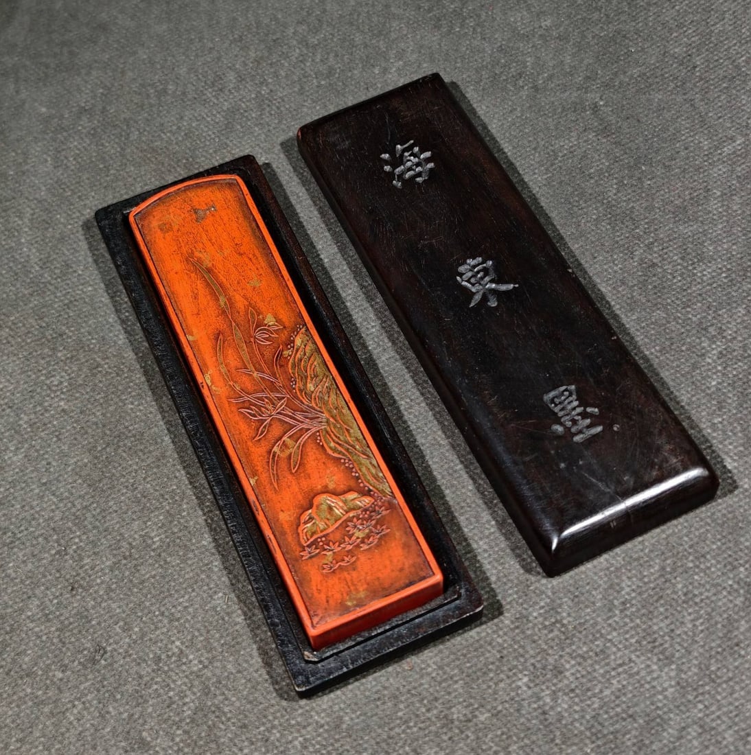 An Exquisite Flower Pattern Inkstone: An Exquisite Flower Pattern Inkstone Qing Dynasty, China Size:5.8inx1.8inx0.9in Box Size:5.3inx1.2inx0.5in Weight:260g诗文砚台盒 中国清代