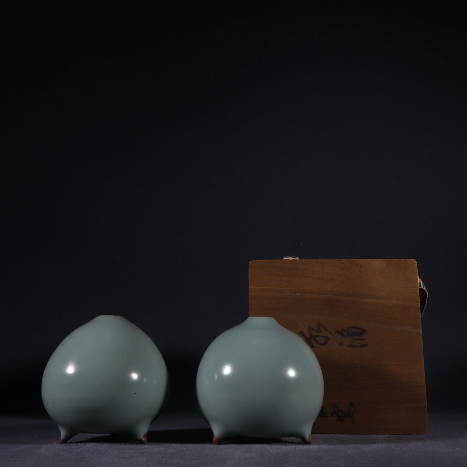 A Pair of Exquisite Guan yao Celadon Glazed Water Pot: A Pair of Exquisite Guan yao Celadon Glazed Water Pot Song Dynasty, China Size:3.9inx4.1in官窑粉青釉水滴一对 中国宋代 Size