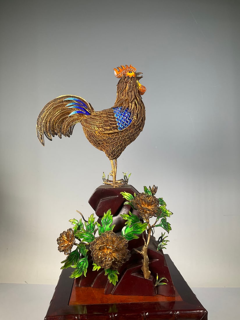An Exquisite Gilt Silver Rooster Ornament: An Exquisite Gilt Silver Rooster Ornament Qing Dynasty, China Size:11.4in Weight:862g Size:6.7in Weight:370g银鎏金花丝大吉大利摆件 