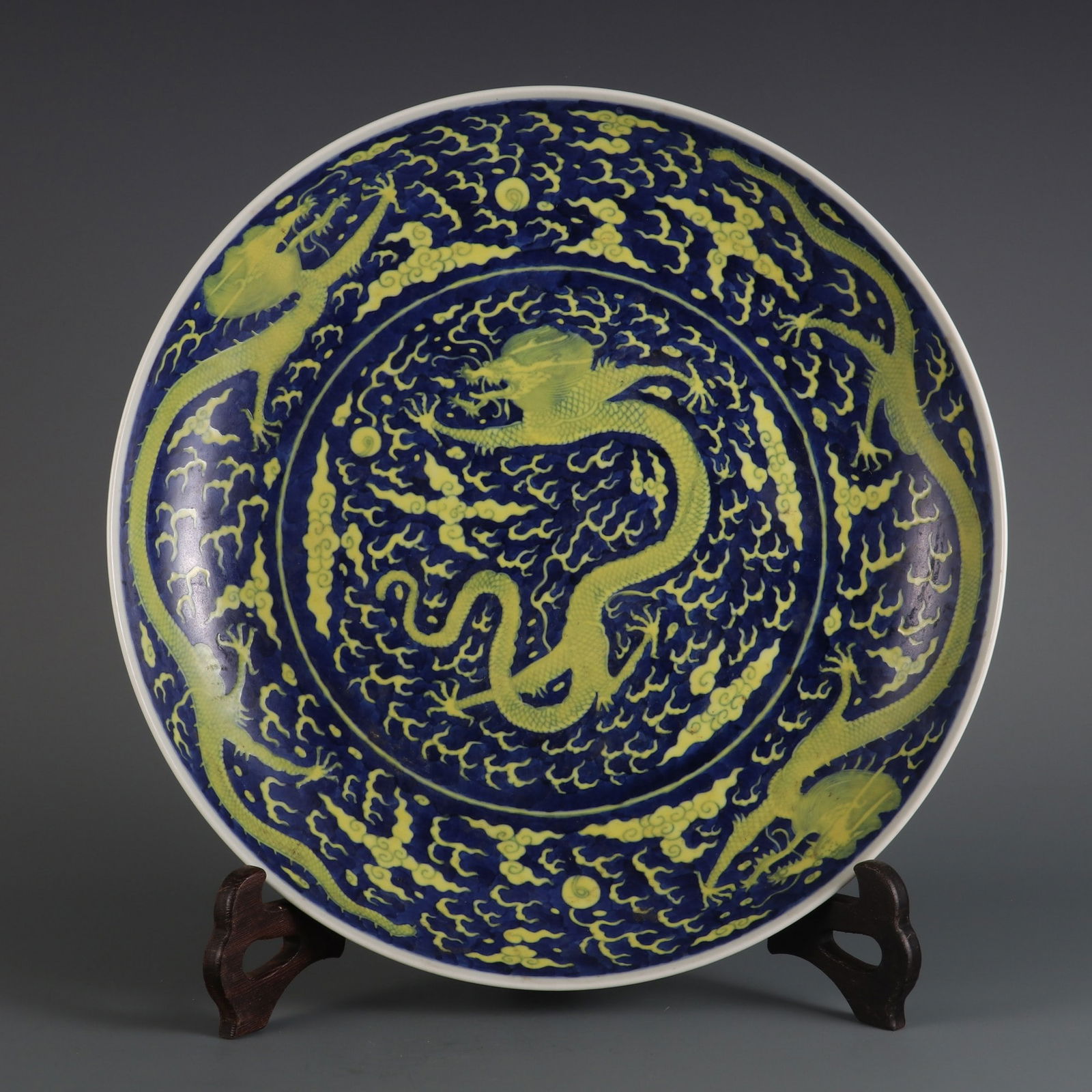 An Exquisite Blue and White Dragon Pattern Plate: An Exquisite Blue and White Dragon Pattern Plate Qing Dynasty, China Size:2.6inx13.3in青花蓝地黄彩云龙纹大盘 中国清&
