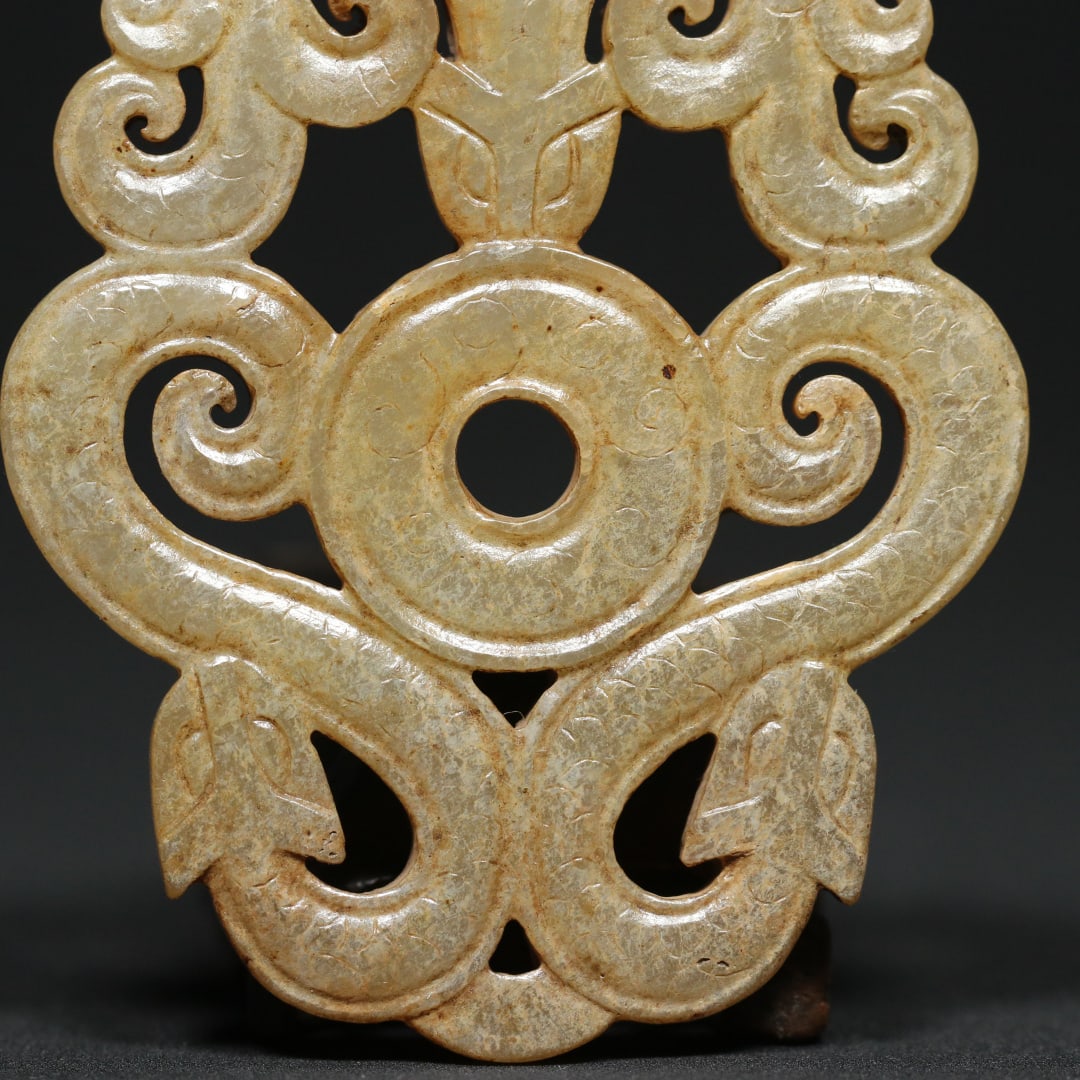 An Exquisite White Jade Dragon Pattern Pendant - 9