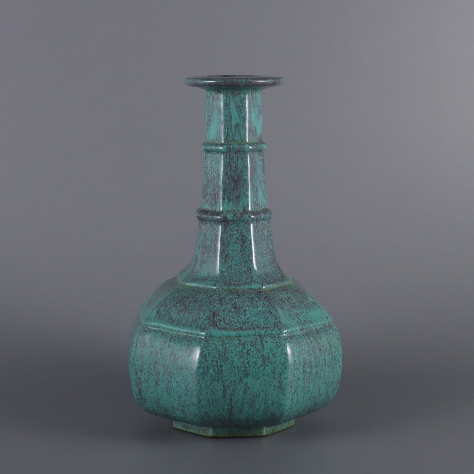 An Exquisite Robin's-Egg-Glazed Vase: An Exquisite Robin's-Egg-Glazed Vase Qing Dynasty, China Yongzheng Four-character Mark Size:9.4inx5.7in炉钧釉八棱瓶 中国清代