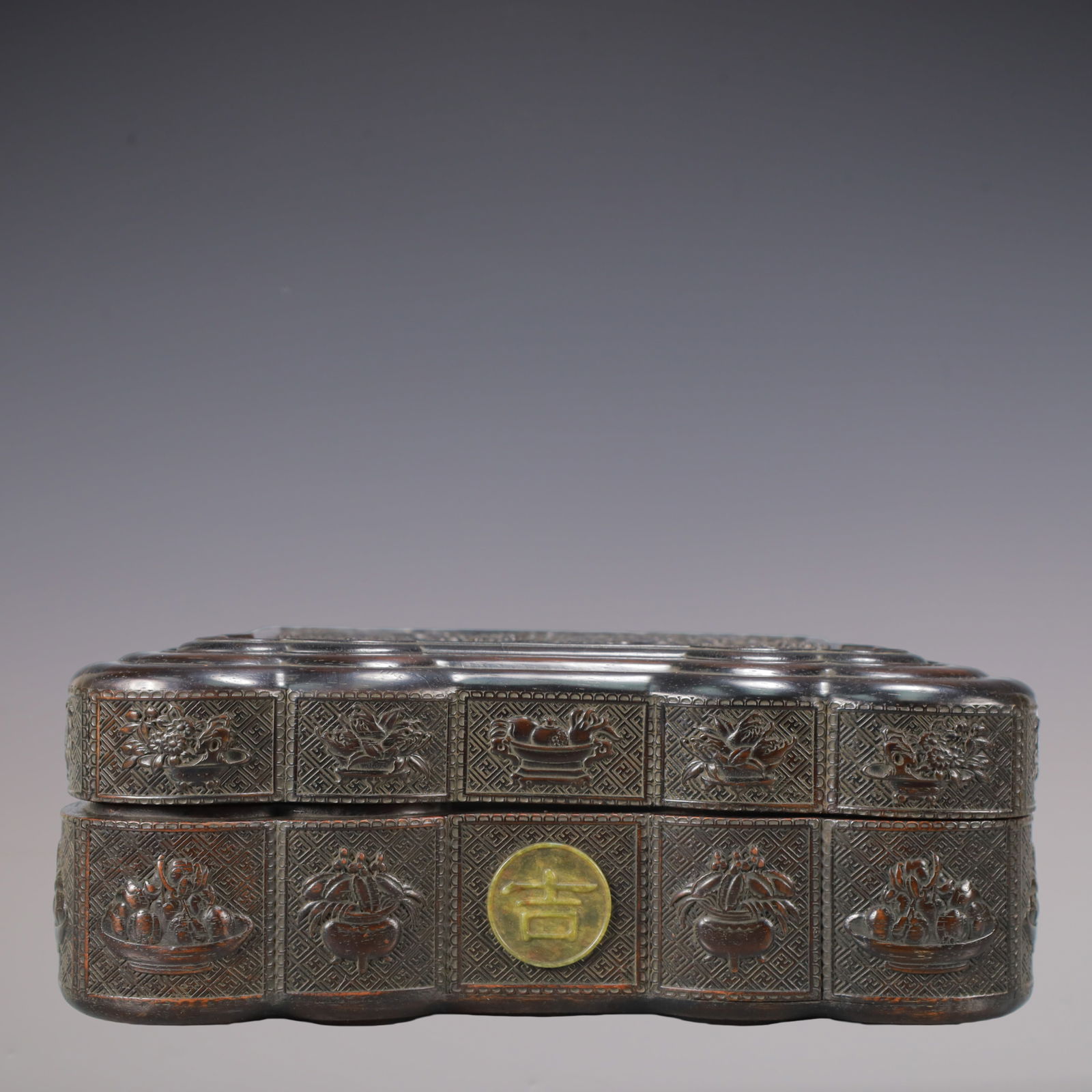 A Exquisite Zitanwood Dragon and Phoenix Pattern Flower Pattern Box: A Exquisite Zitanwood Dragon and Phoenix Pattern Flower Pattern Box Qing Dynasty, China Size:9.8inx9.8inx3.2in