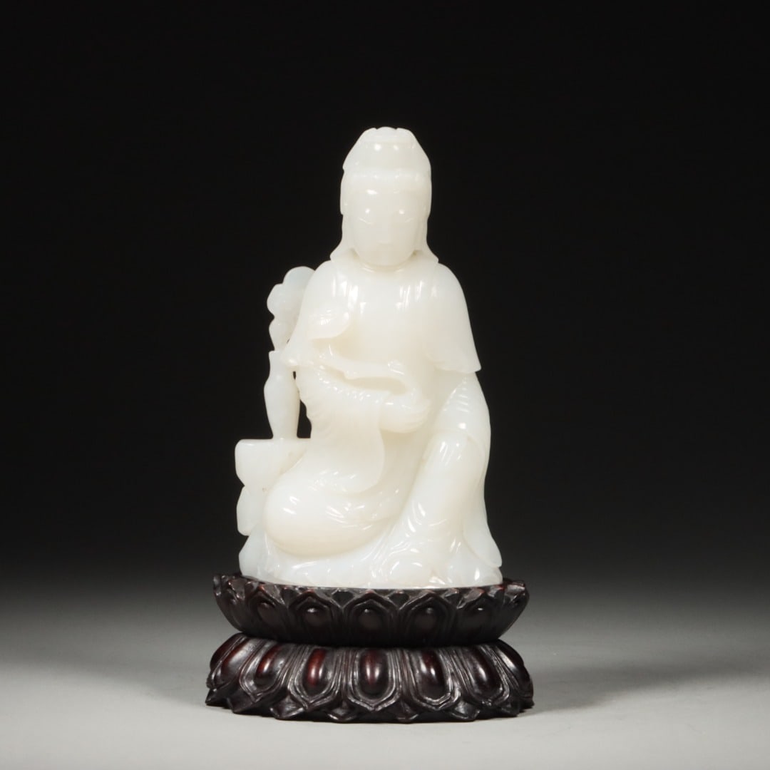 An Exquisite White Jade Statue of Avalokitesvara: An Exquisite White Jade Statue of Avalokitesvara Qing Dynasty, China Size:3.1inx1.6inx6.9in Weight:475g白玉观音坐像 中国清代