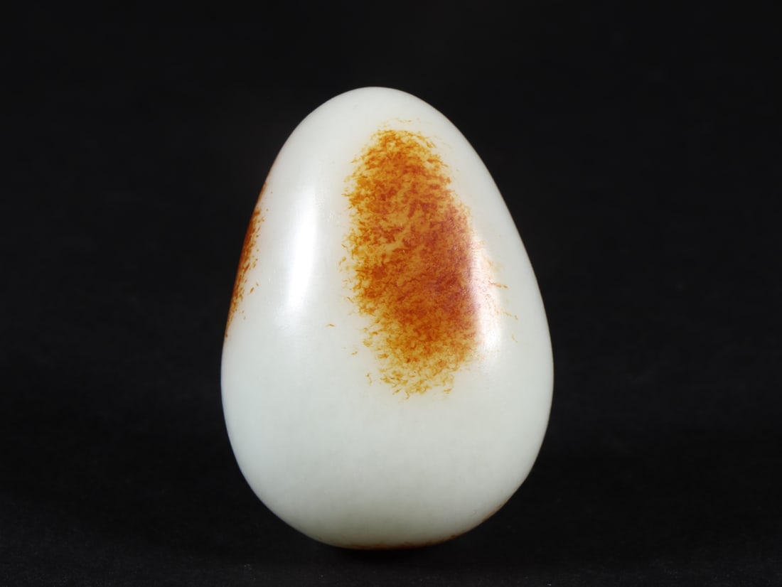 An Exquisite White Jade Ornament: An Exquisite White Jade Ornament Qing Dynasty, China Size:2.3inx1.7inx1.3in Weight:123g白玉摆件 中国清代 Size:5.9cmx4.2cmx3.2cm Weight:123g