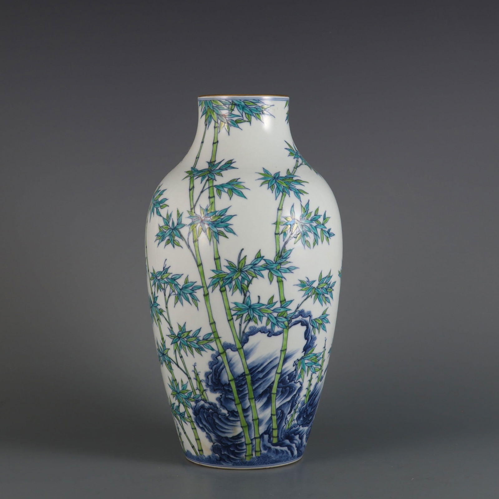 An Exquisite Doucai Bamboo Pattern Vase: An Exquisite Doucai Bamboo Pattern Vase Qing Dynasty, China Yongzheng Six-character Mark Size:11.7inx6.1in斗彩竹报平安梅瓶 中国清É