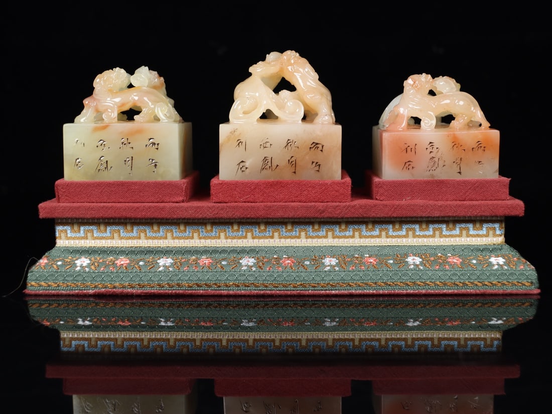 A Set of Fine Shoushan Stone Auspicious Beast Seal: A Set of Fine Shoushan Stone Auspicious Beast Seal Qing Dynasty, China Size:1.8inx1.8inx1.9in Size:2inx2inx2inx2.3in Size:1.8inx1.8inx2in