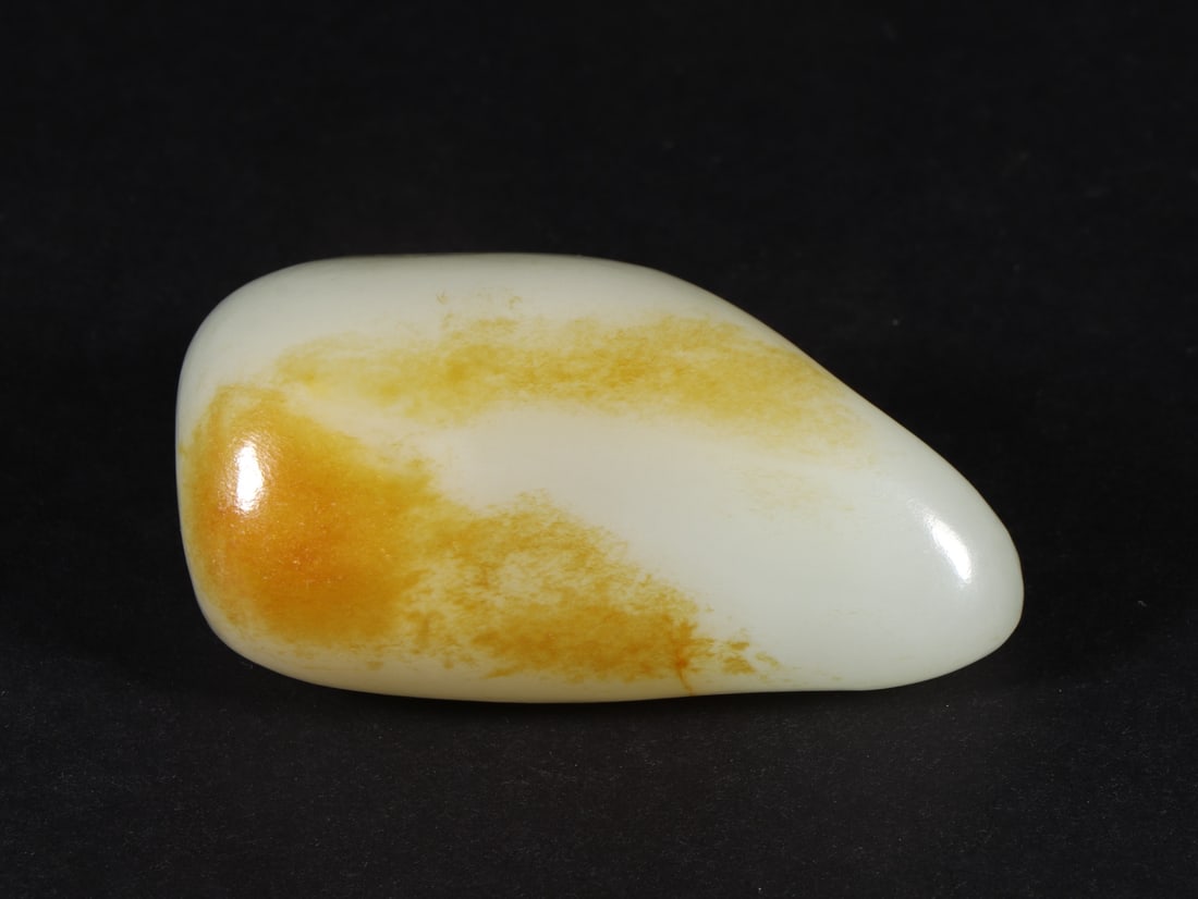 An Exquisite White Jade Ornament: An Exquisite White Jade Ornament Qing Dynasty, China Size:3.1inx1.9inx1.3in Weight:199g白玉摆件 中国清代 Size:8cmx4.8cmx3.3cm Weight:199g