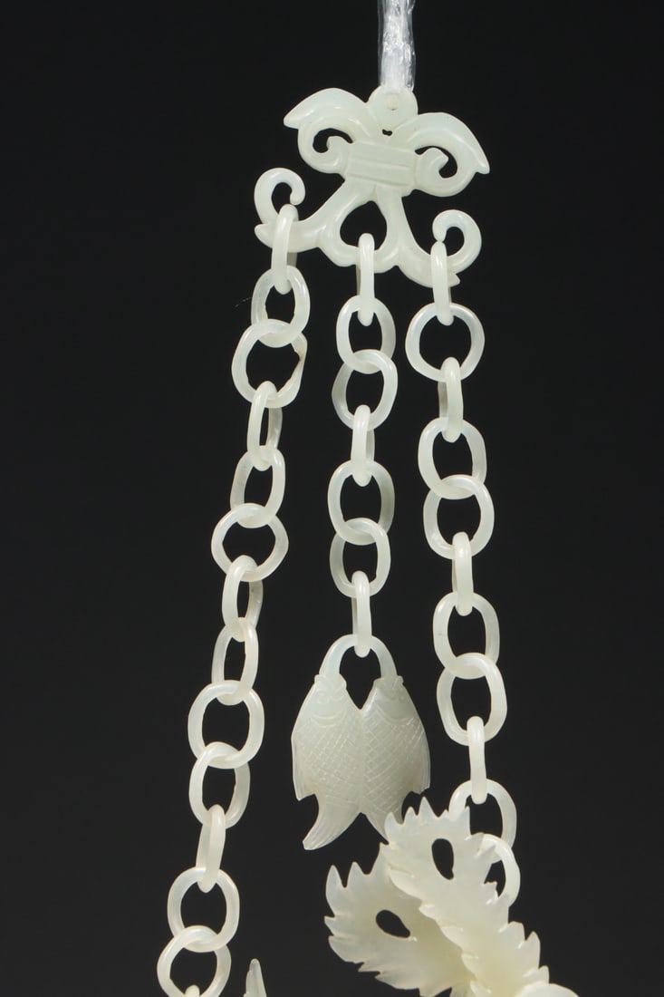 An Exquisite White Jade Dragon Pattern Auspicious Cloud Pattern Vase - 3