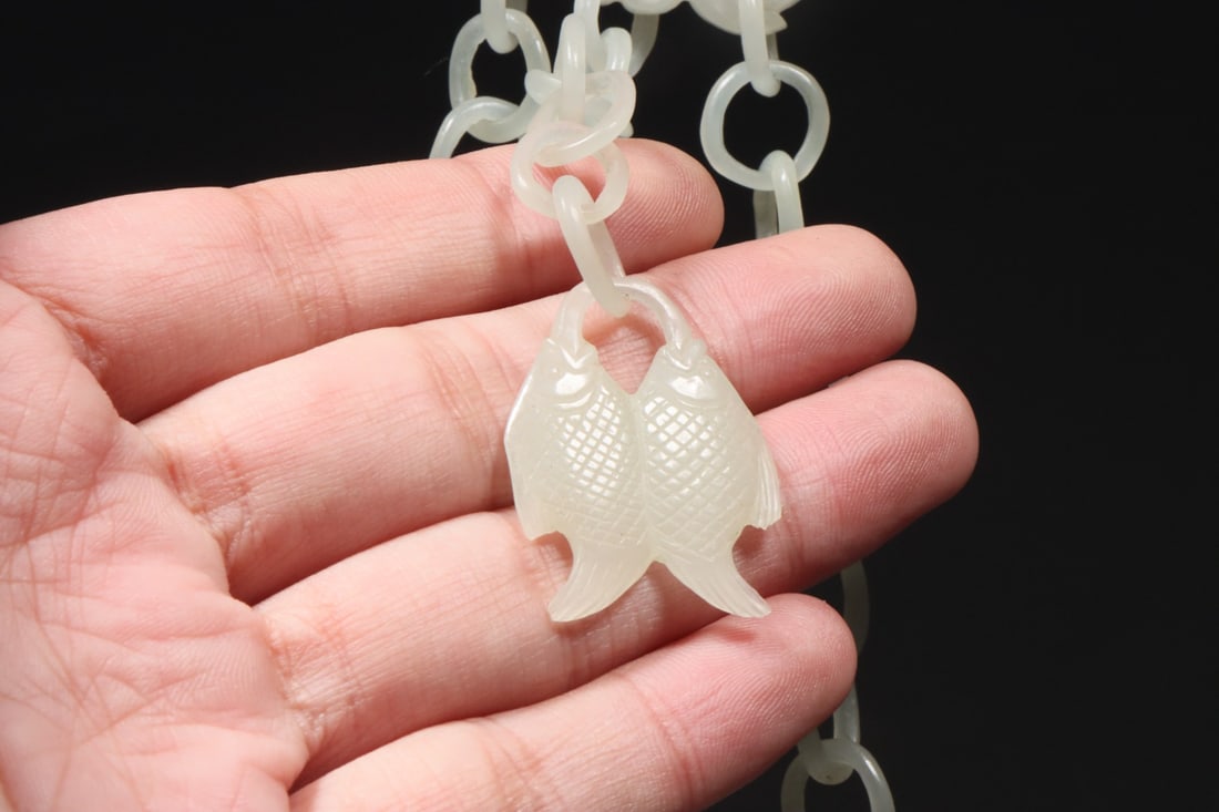 An Exquisite White Jade Dragon Pattern Auspicious Cloud Pattern Vase - 4