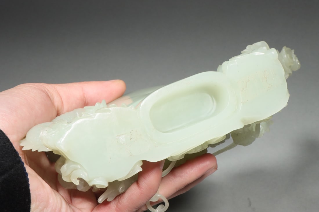 An Exquisite White Jade Dragon Pattern Auspicious Cloud Pattern Vase - 9