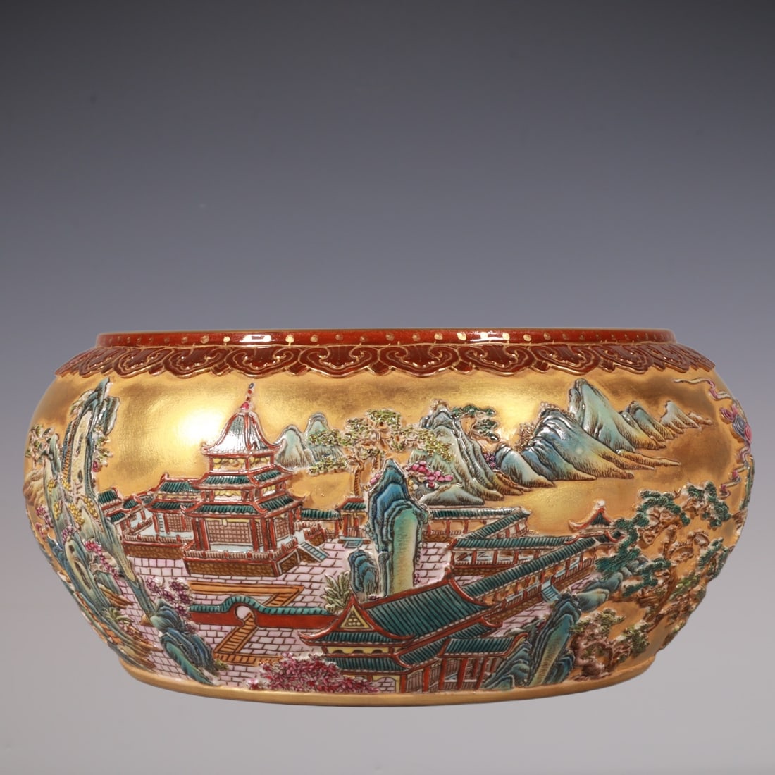 An Exquisite Enamel Landscape Pattern Brush Washer: An Exquisite Enamel Landscape Pattern Brush Washer Qing Dynasty, China Qianlong Six-character Mark Size:3.5inx7.3in珐琅彩雕刻金地山水水ė