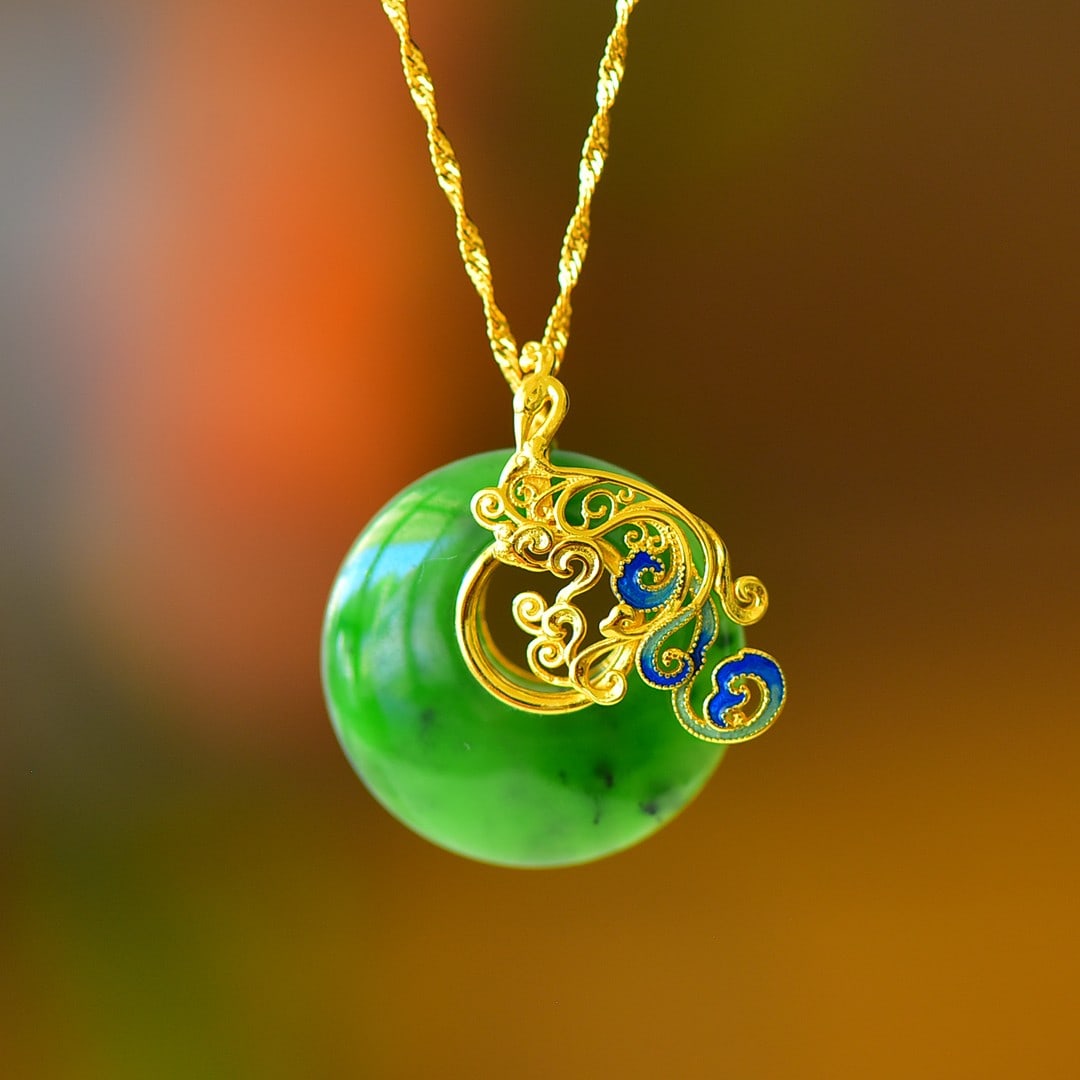 An Exquisite Sterling Silver-Gold Plated Inlaid Jasper Enamel Pendant: An Exquisite Sterling Silver-Gold Plated Inlaid Jasper Enamel Pendant,Size:25mmx25mm 纯银镀金镶碧玉珐琅吊坠