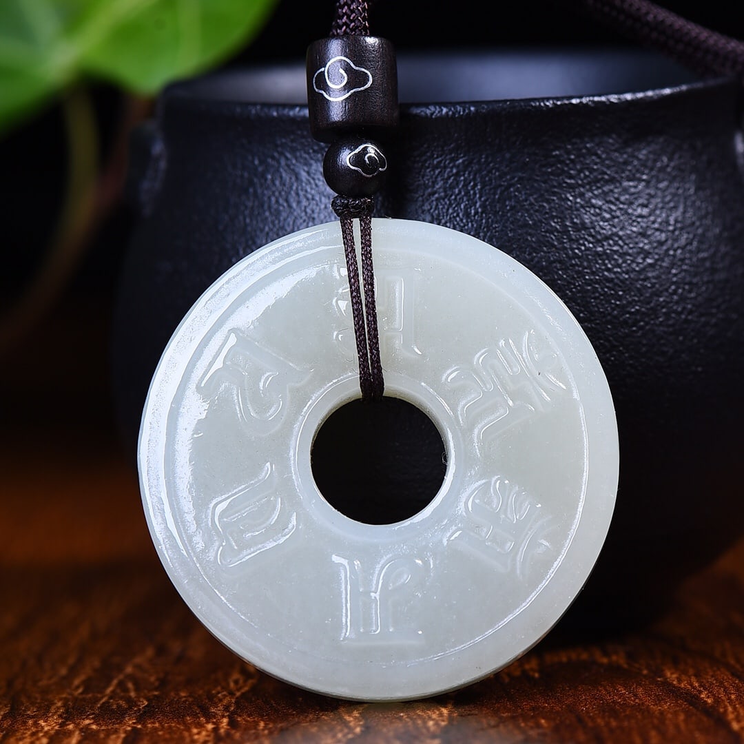 An Exquisite White Jade Pendant: An Exquisite White Jade Pendant,Size:40mmx40mm (寓意)吉祥 又称六大明咒 寿命增加 财富充盈 