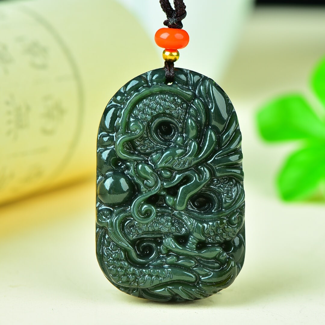 An Exquisite Sapphire Dragon Pattern Pendant: An Exquisite Sapphire Dragon Pattern Pendant,Size:34mmx54mm 寓意:纳福.辟邪.代表吉祥 青玉龙纹吊坠