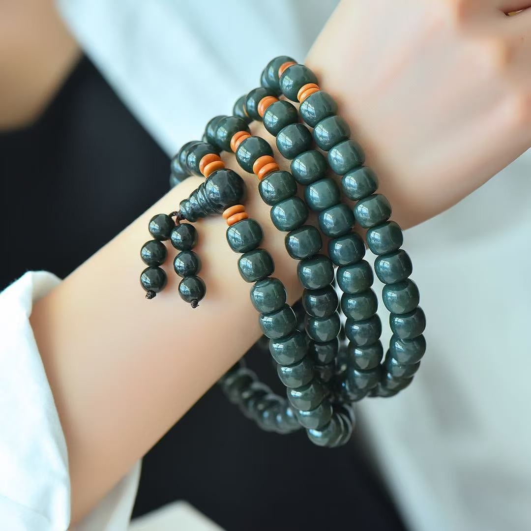 An Exquisite Sapphire Bracelets: An Exquisite Sapphire Bracelets,Size:10mmx11mm 青玉手串