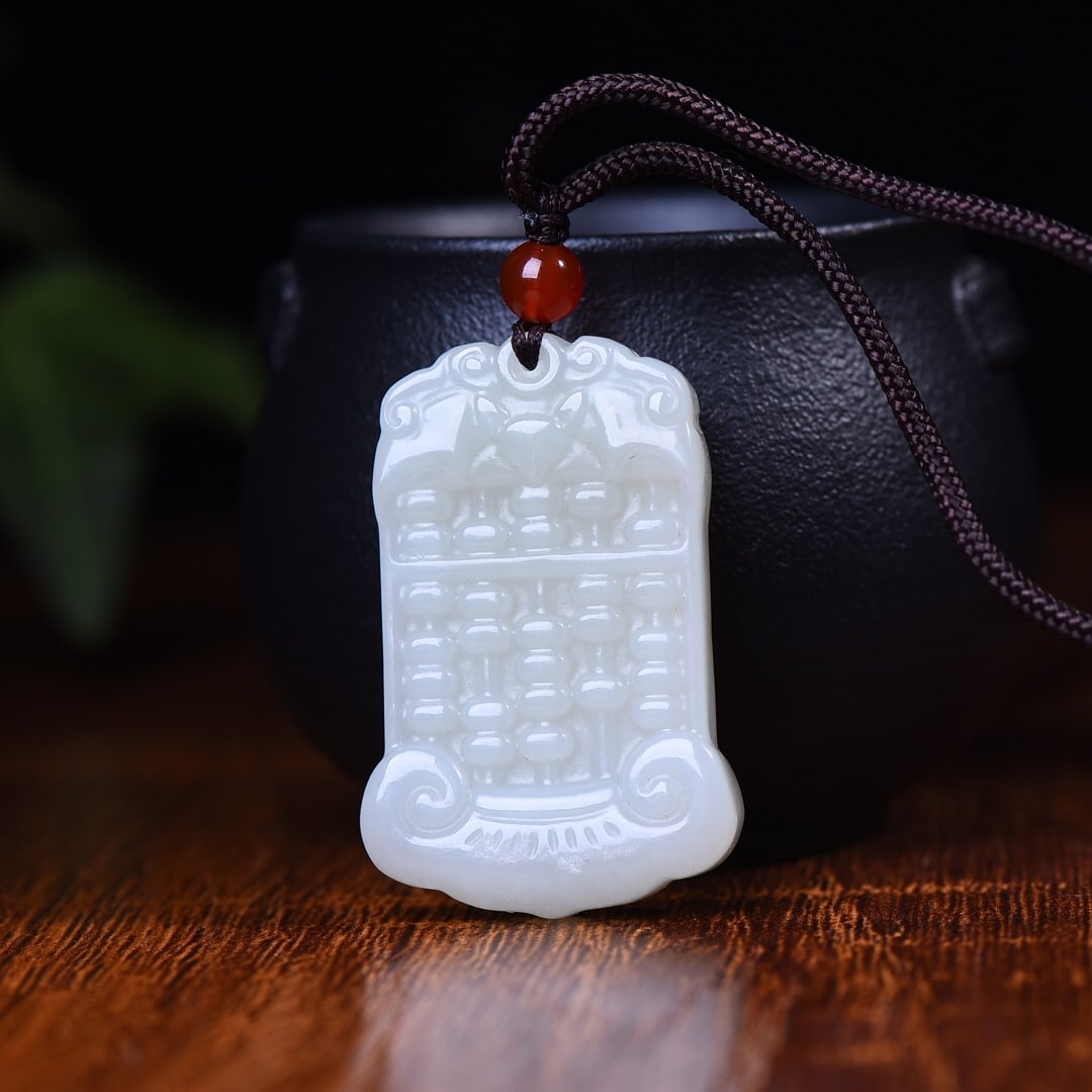 An Exquisite White Jade Abacus Pendant: An Exquisite White Jade Abacus Pendant,Size:44mmx28mm (寓意)吉祥如意算盘 寓意吉祥 诸事顺利