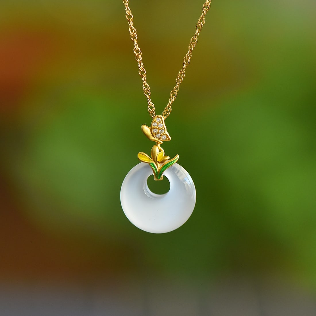 An Exquisite Sterling Silver-Gold Plated Inlaid Agate Pendant,Inlaid Diamond: An Exquisite Sterling Silver-Gold Plated Inlaid Agate Pendant,Inlaid Diamond,Size:15mmx15mm 纯银镀金镶玛瑙吊坠,嵌钻石