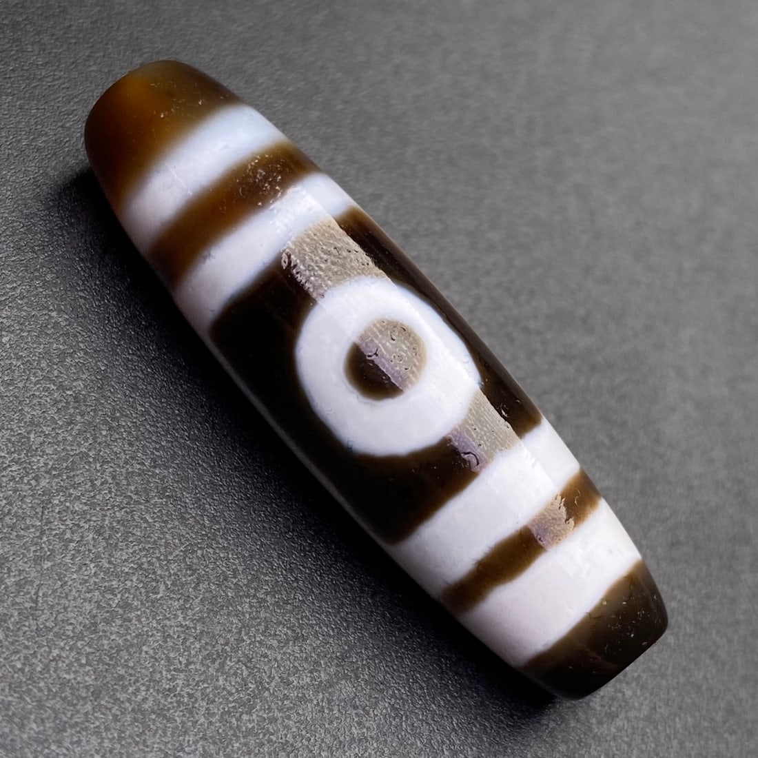 An Exquisite Two Eyes Dzi Bead Pendant: An Exquisite Two Eyes Dzi Bead Pendant,Size:38mmx11mm,Weight:6.8g 两眼天珠挂件