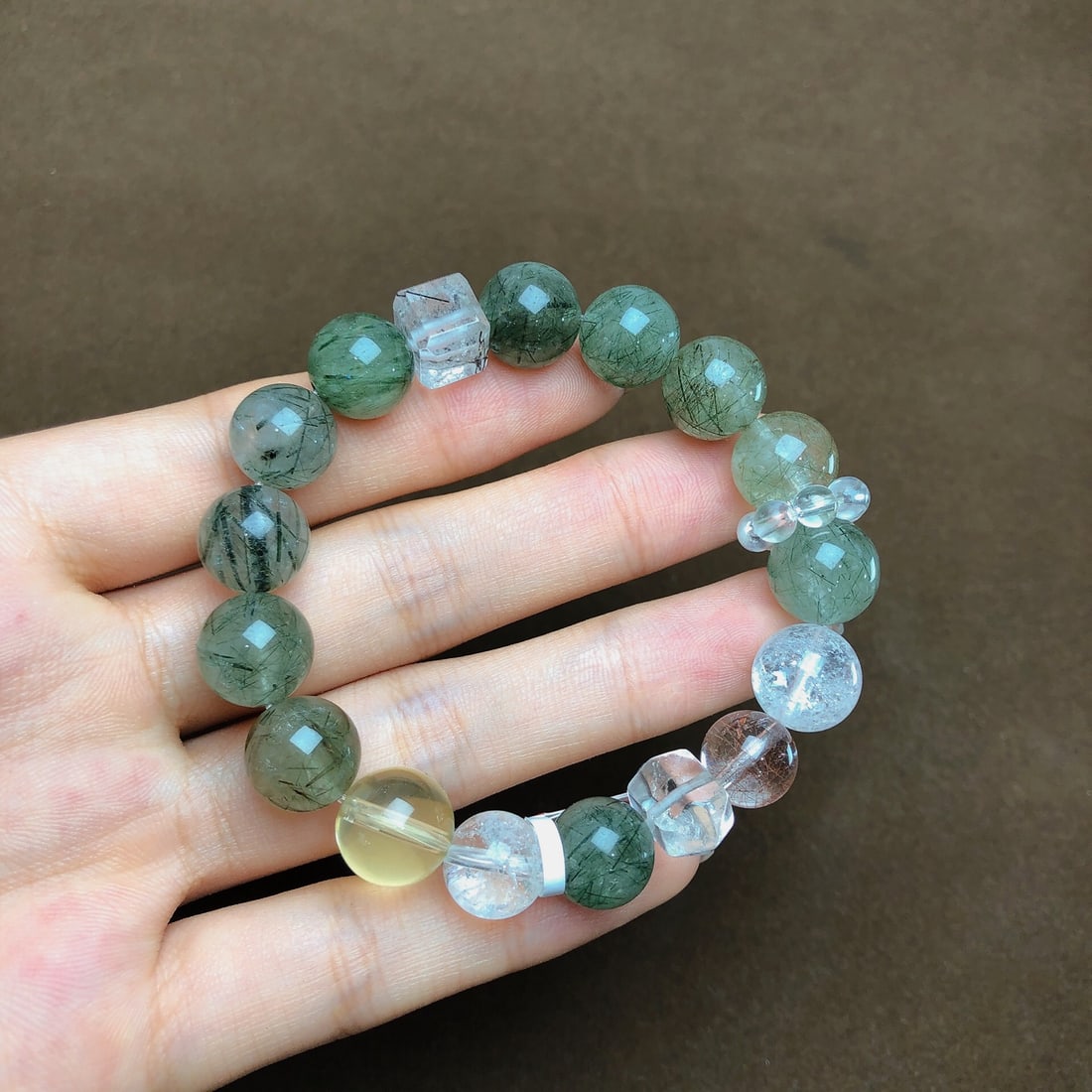 An Exquisite Crystal Bracelets: An Exquisite Crystal Bracelets,Size:11.2mm,11.5mm, Weight:32.2g 水晶手串